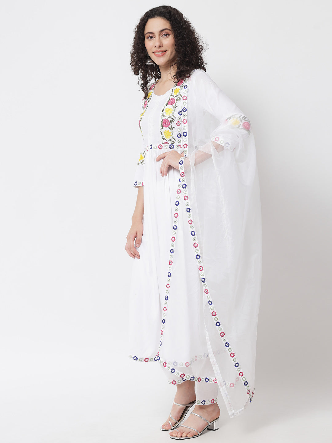 Women's White Floral Panelled Thread Work Kurti with Trousers & With Dupatta - Meeranshi