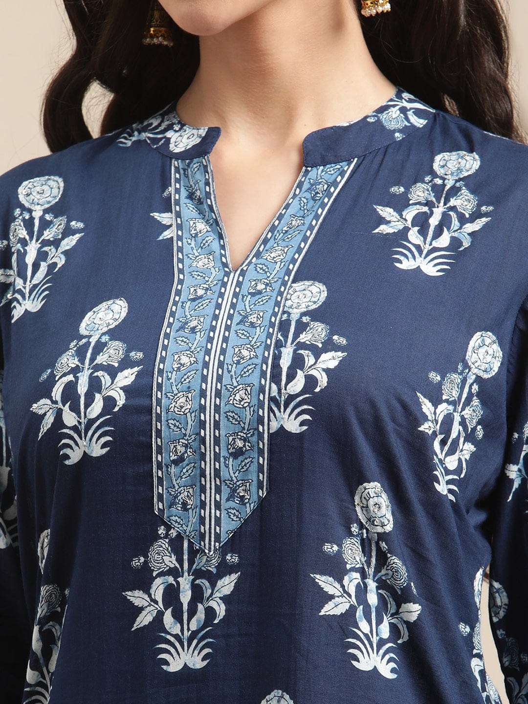 Women's Indigo Floral Printed Kurta With Patch Embroidery On Yoke And Sleeves - Varanga