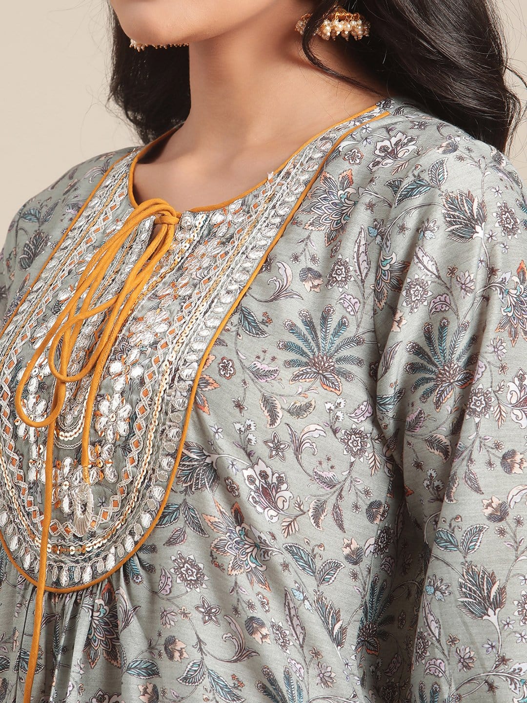Women's Grey Printed And Gota Patti Embroidered Kurta With 3/4Th Sleeves - Varanga