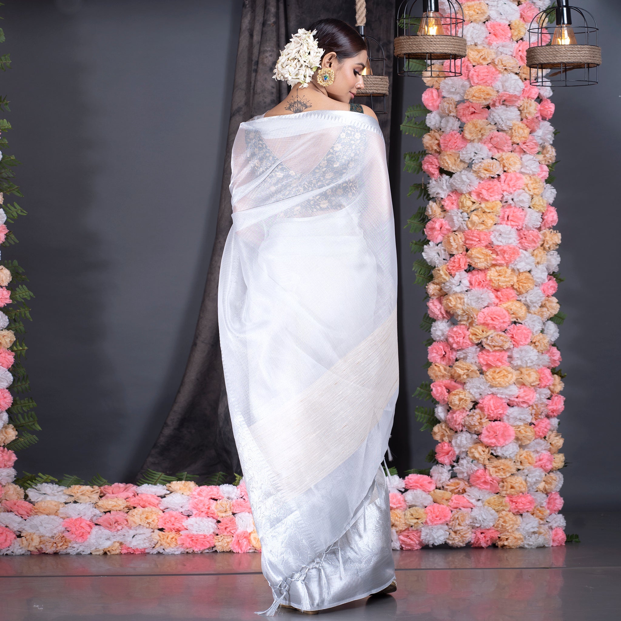 Women's Silver Zari Silk Organza Saree With Floral Zari Mahapar Border - Boveee