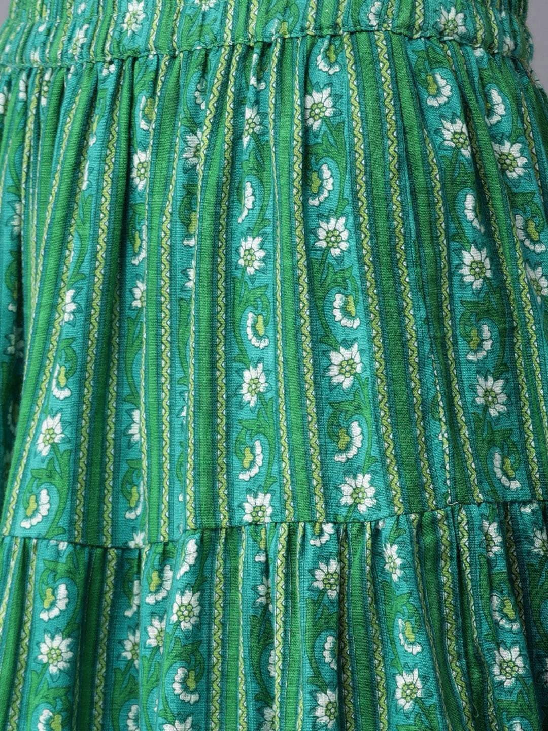 Women's  Green & Off-White Printed Kurta with Skirt - AKS