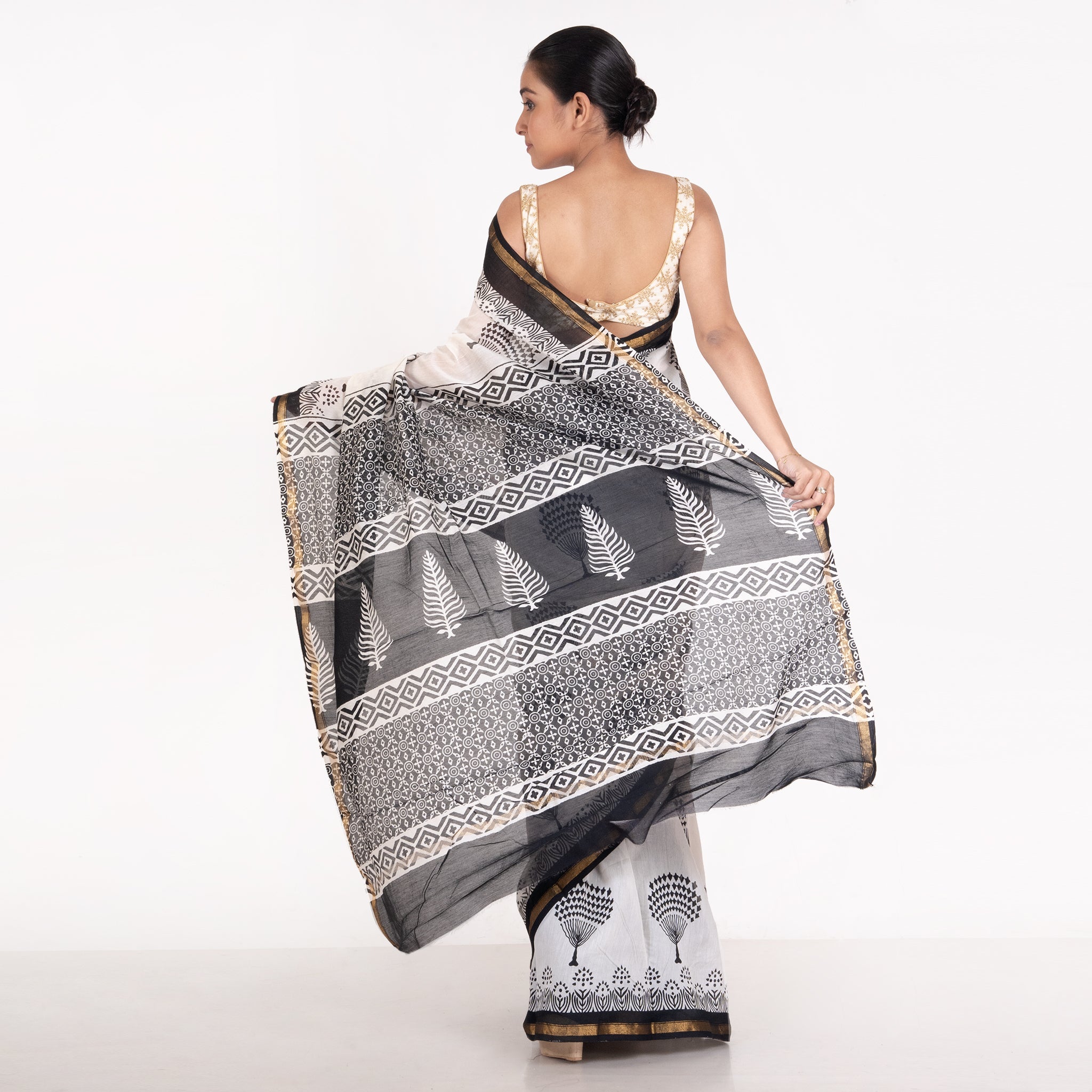 Women's Offwhite And Black Cotton Silk Chanderi Saree With Tree Motifs - Boveee