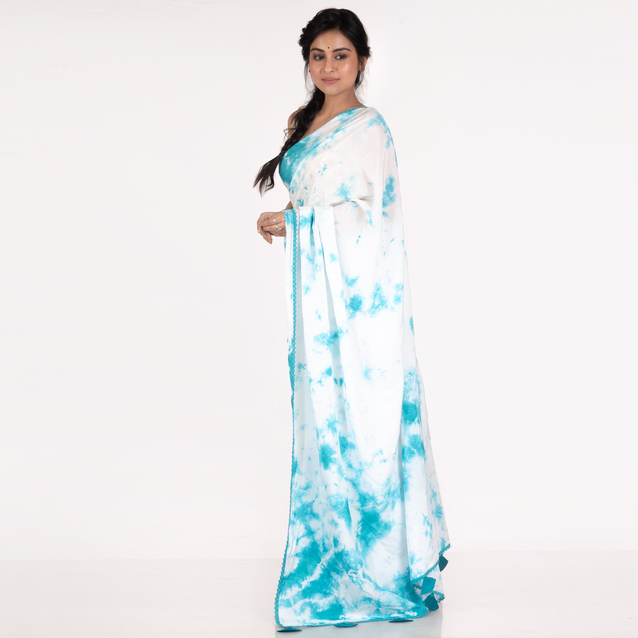 Women's White And Blue Tie And Dye Habutai Silk Saree With Cotton Lace Border - Boveee