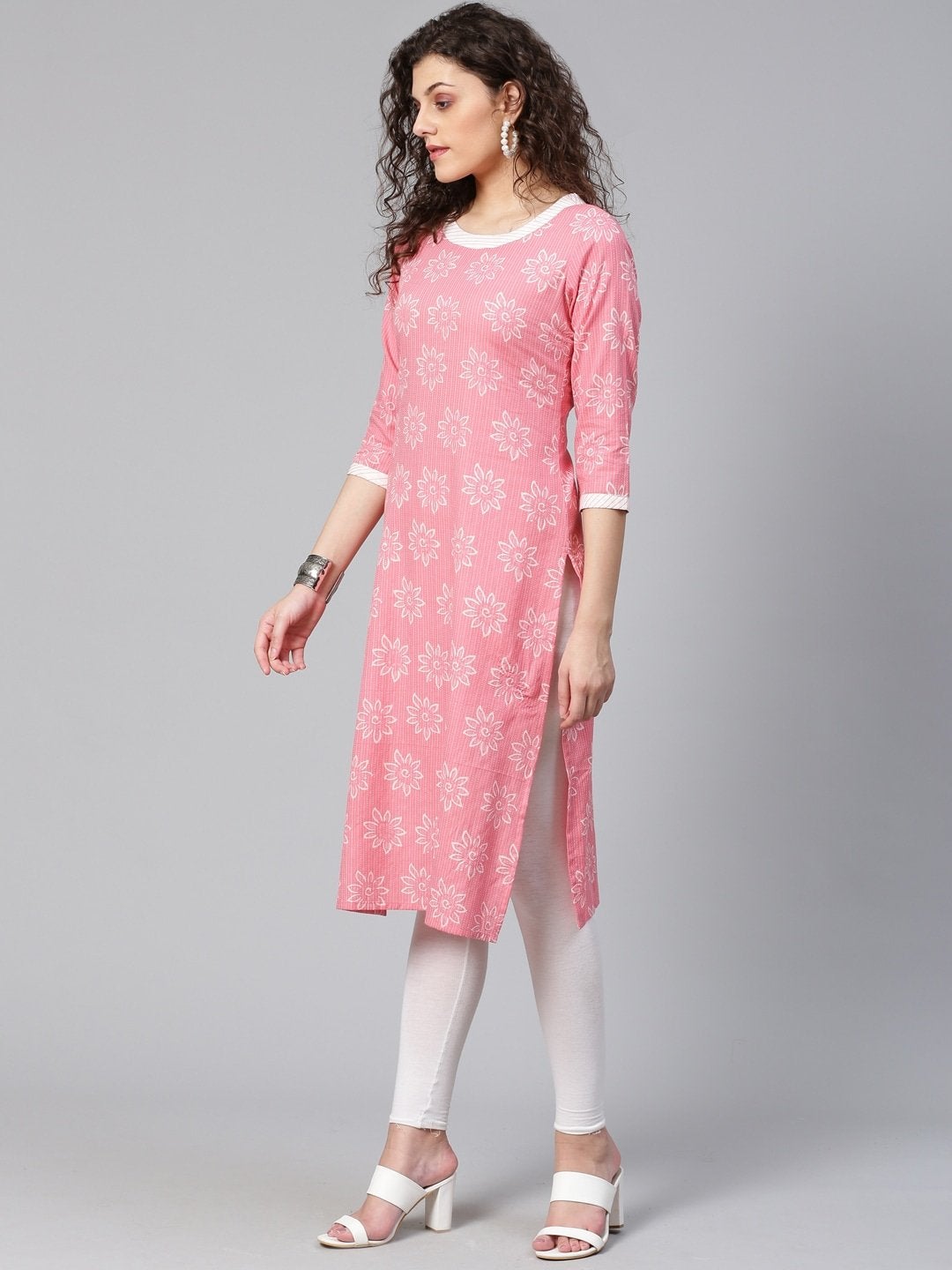 Women's Pink & White Floral Printed Straight Kurta - Meeranshi