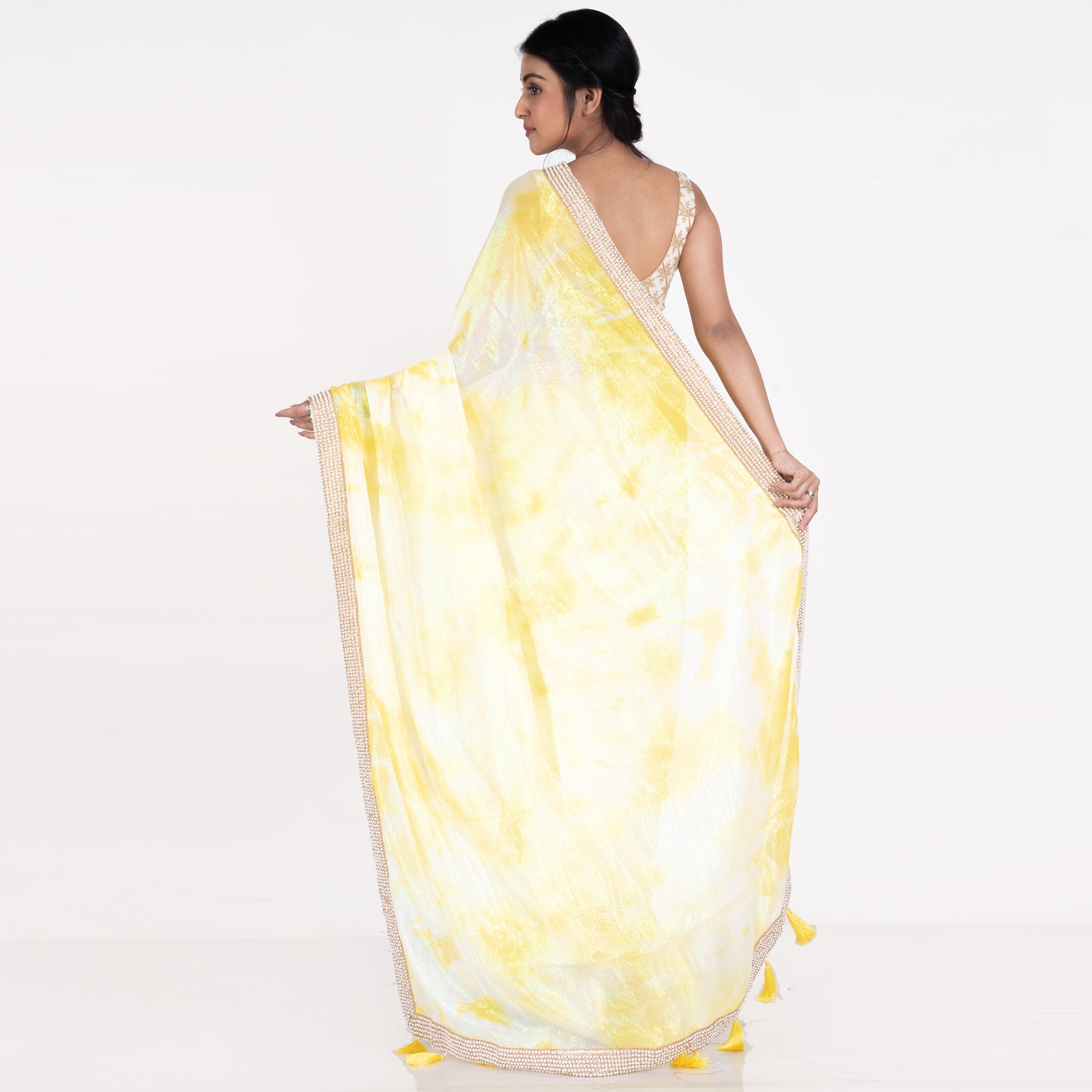 Women's Yellow And Offwhite Marble Tie And Dye Georgette Lurex Saree With Pearl Lace Border - Boveee