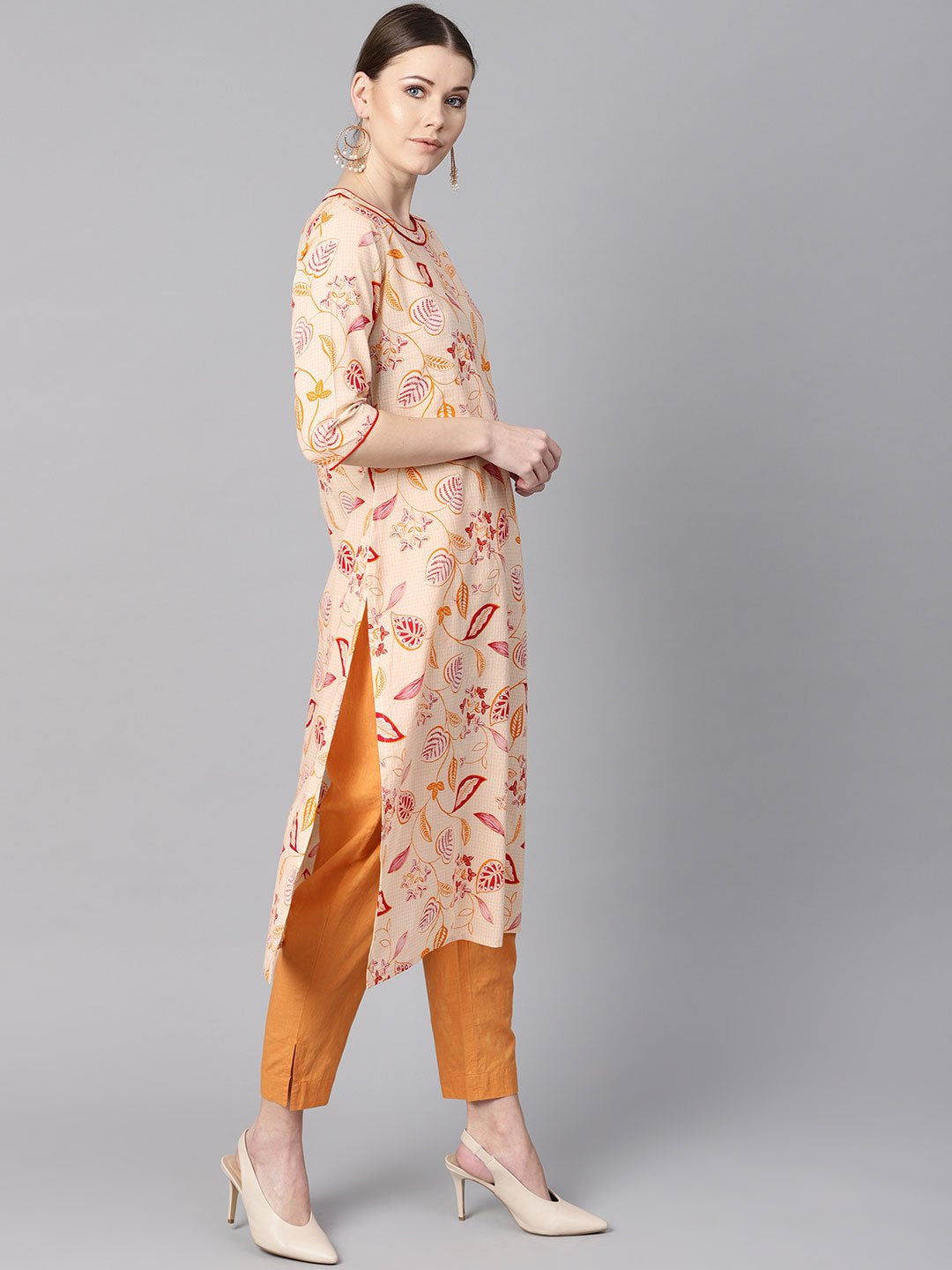 Women's Cream Floral Printed Straight Kurta With Round Neck & 3/4 Sleeves - Nayo Clothing