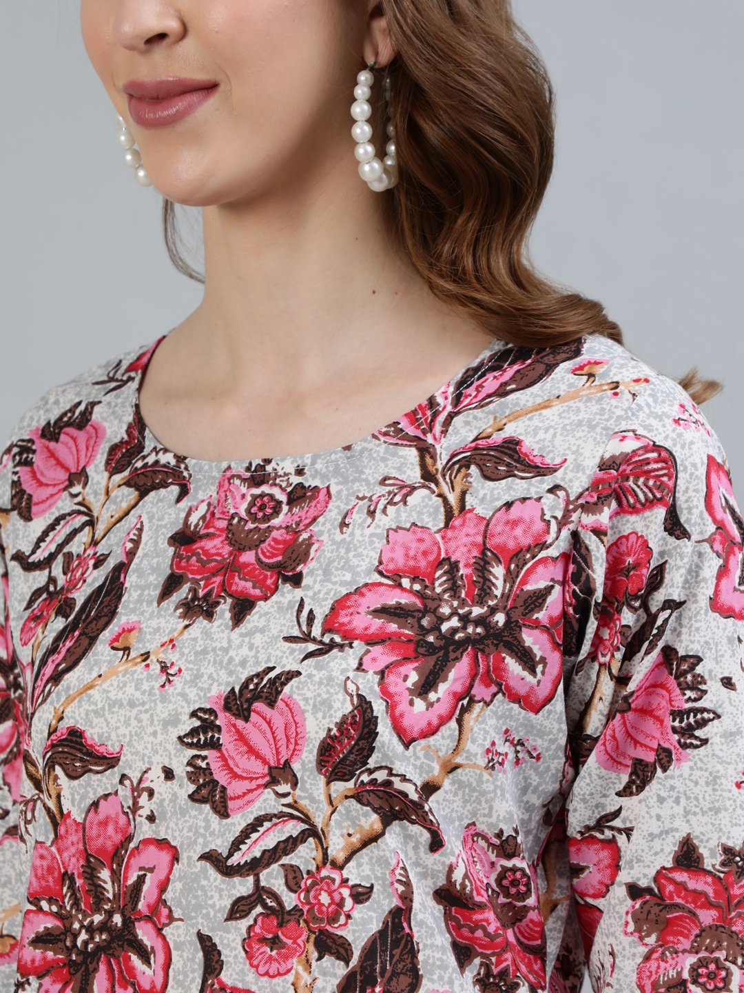 Women's Off- White Floral Printed Straight Kurta With Three Quarter Sleeves - Nayo Clothing