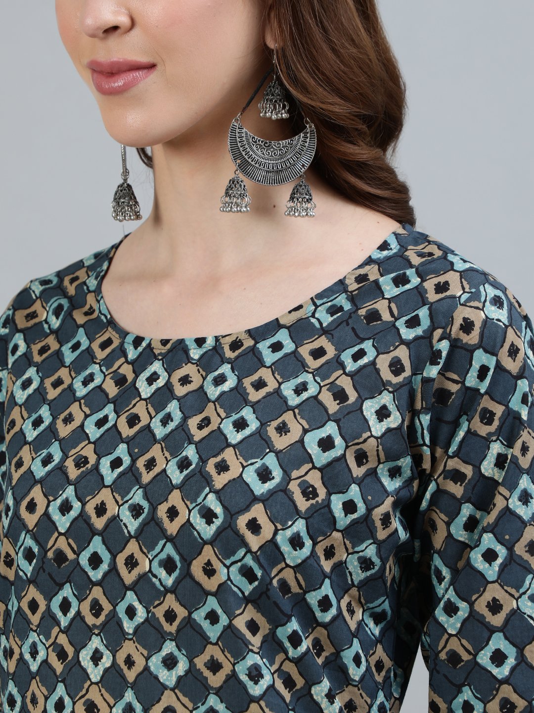 Women's Grey Printed Straight Kurta With Three Quarter Sleeves - Nayo Clothing