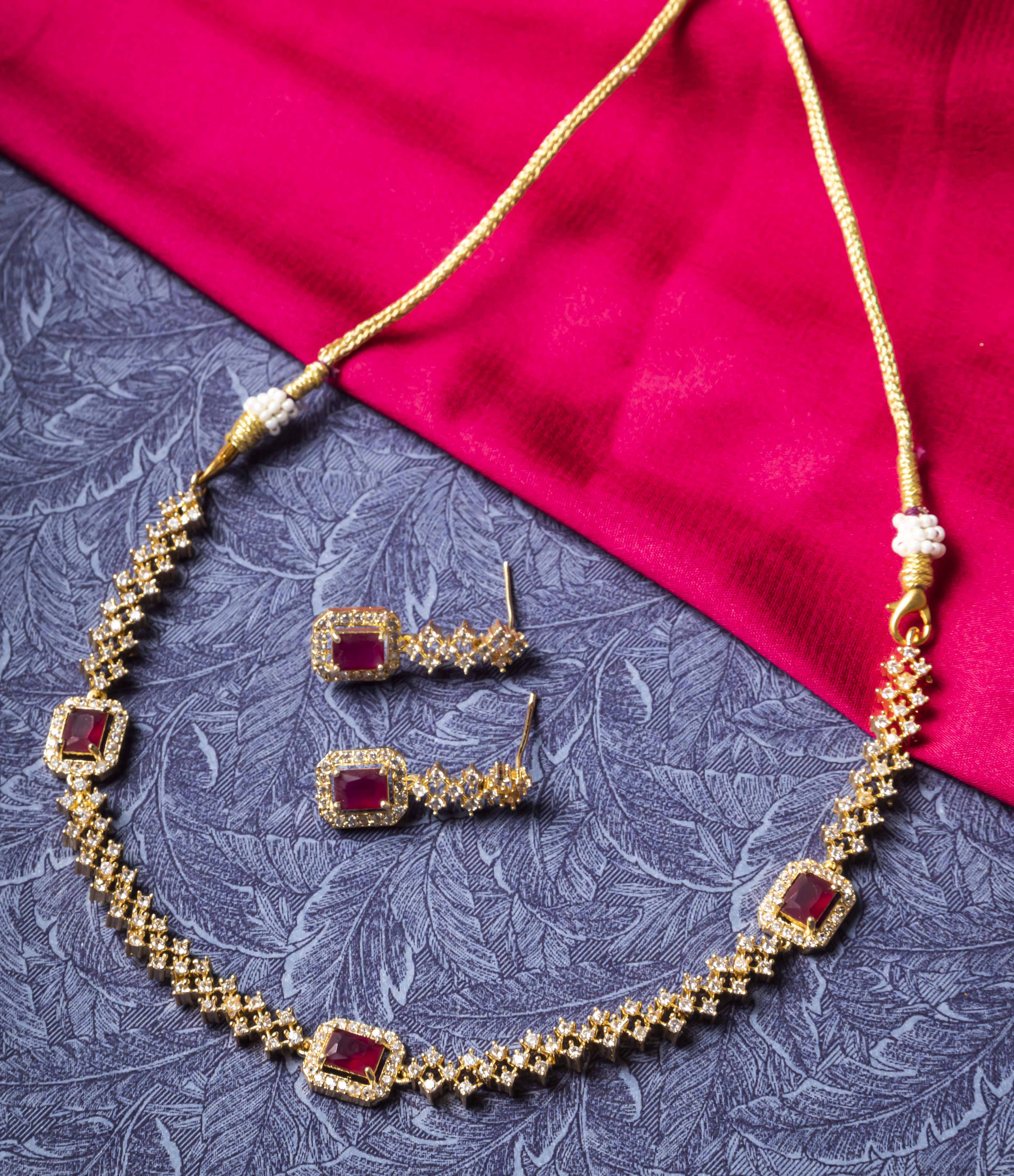 Women's Gorgeous Three Stone Ad Necklace - Stileadda