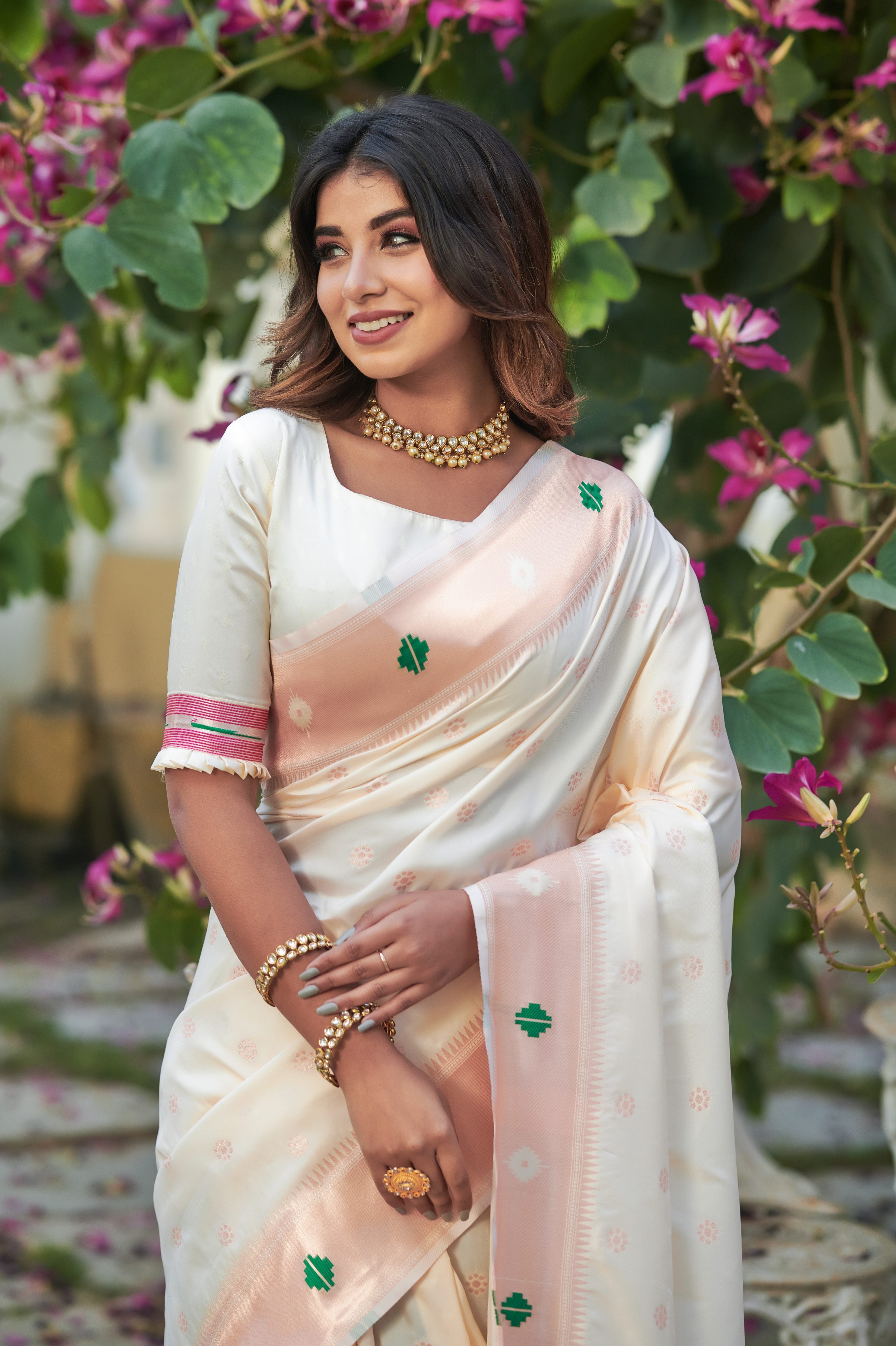Women's Off White Paithani Silk Zari Woven Saree With Blouse - Aastha Fashion