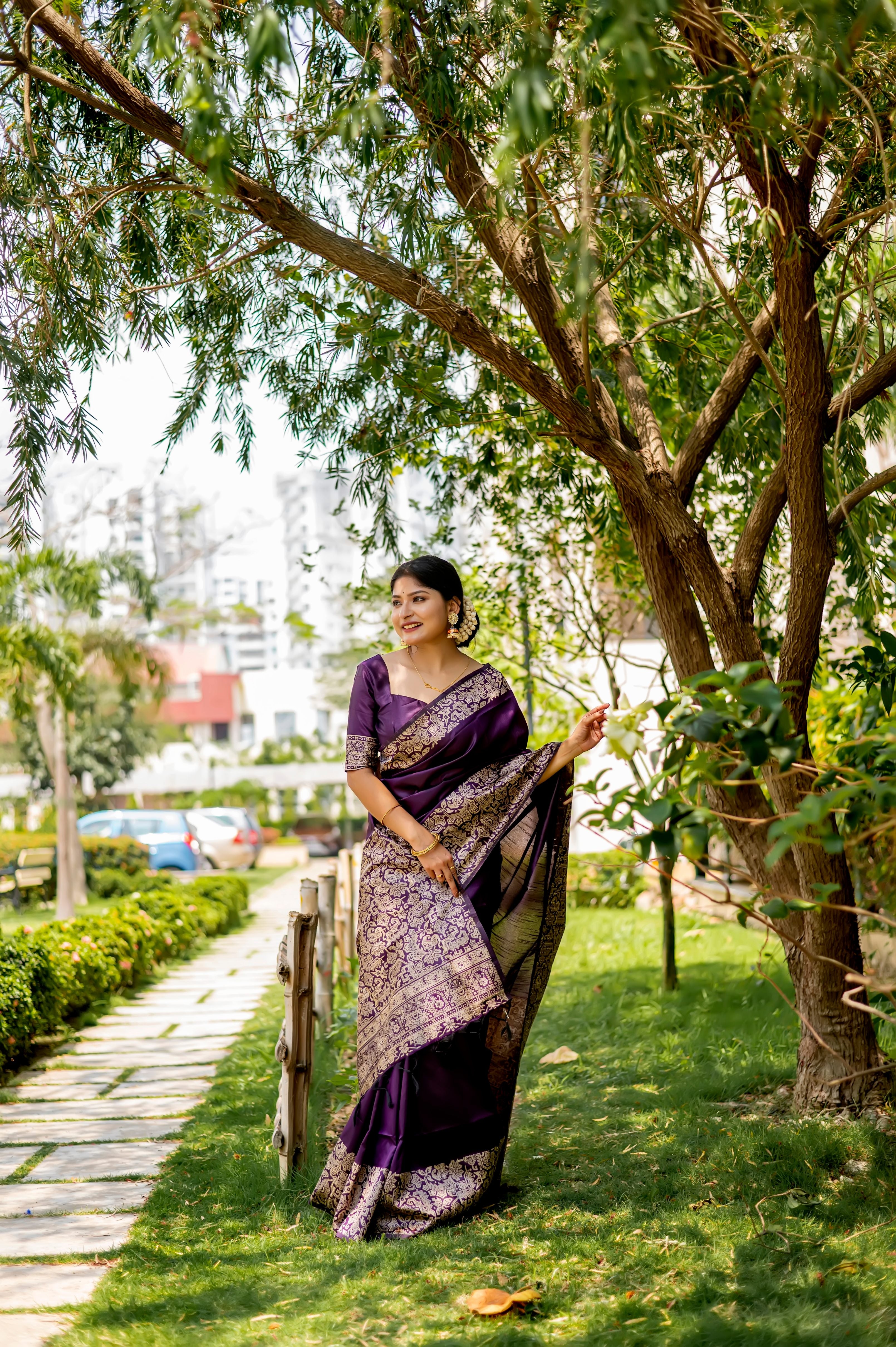 Kan 👀 yethirey 🫣❤️ Photography : @sarpu_dop ❤️ Saree :  @mad_colour_fashion ❤️‍🩹 Thanks for The nice costume Saree & blouse… |  Instagram