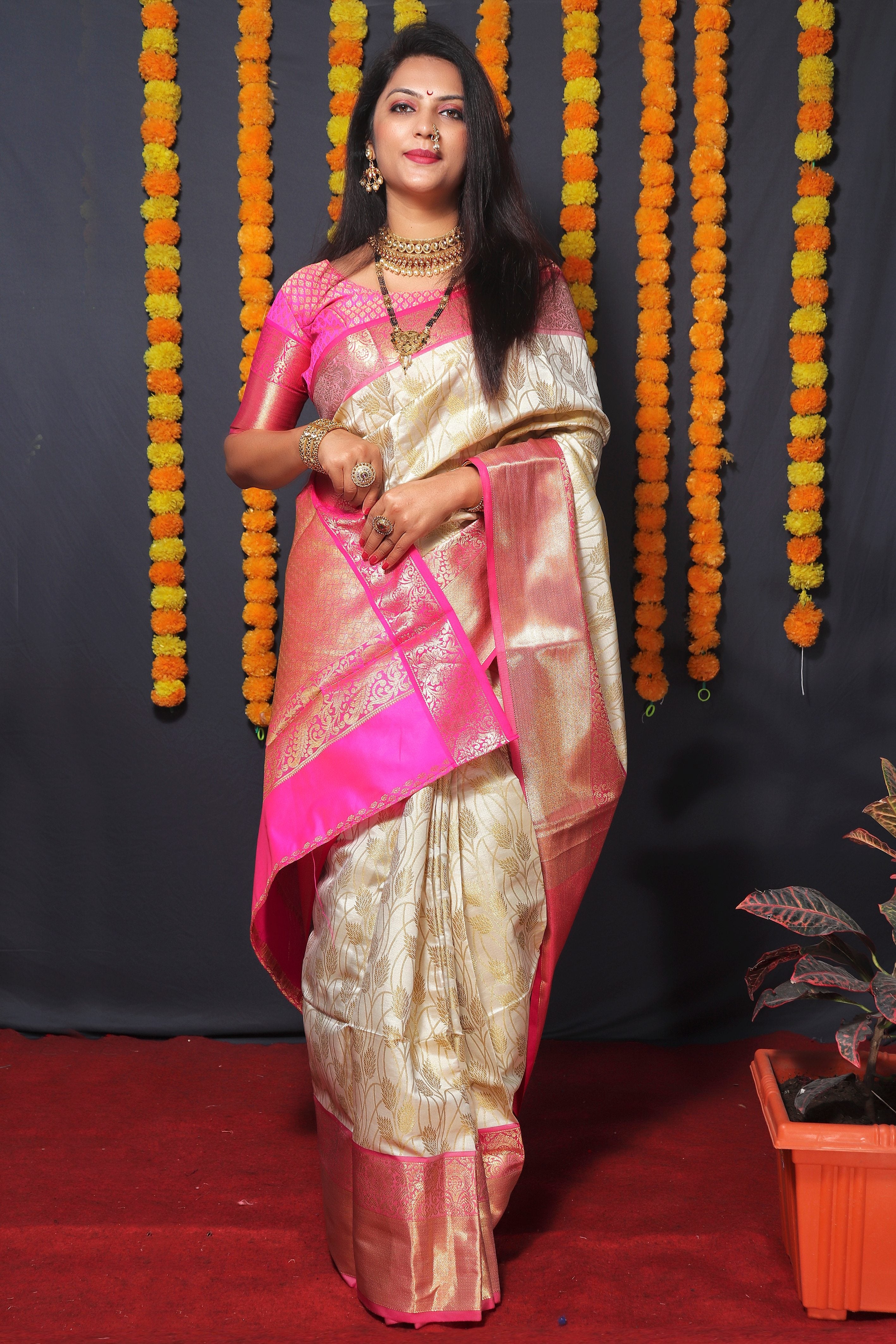Women's Off White Kanchipuram Silk Zari Woven Saree With Blouse  (Saree Blouse Without stitch) - Aastha Fashion