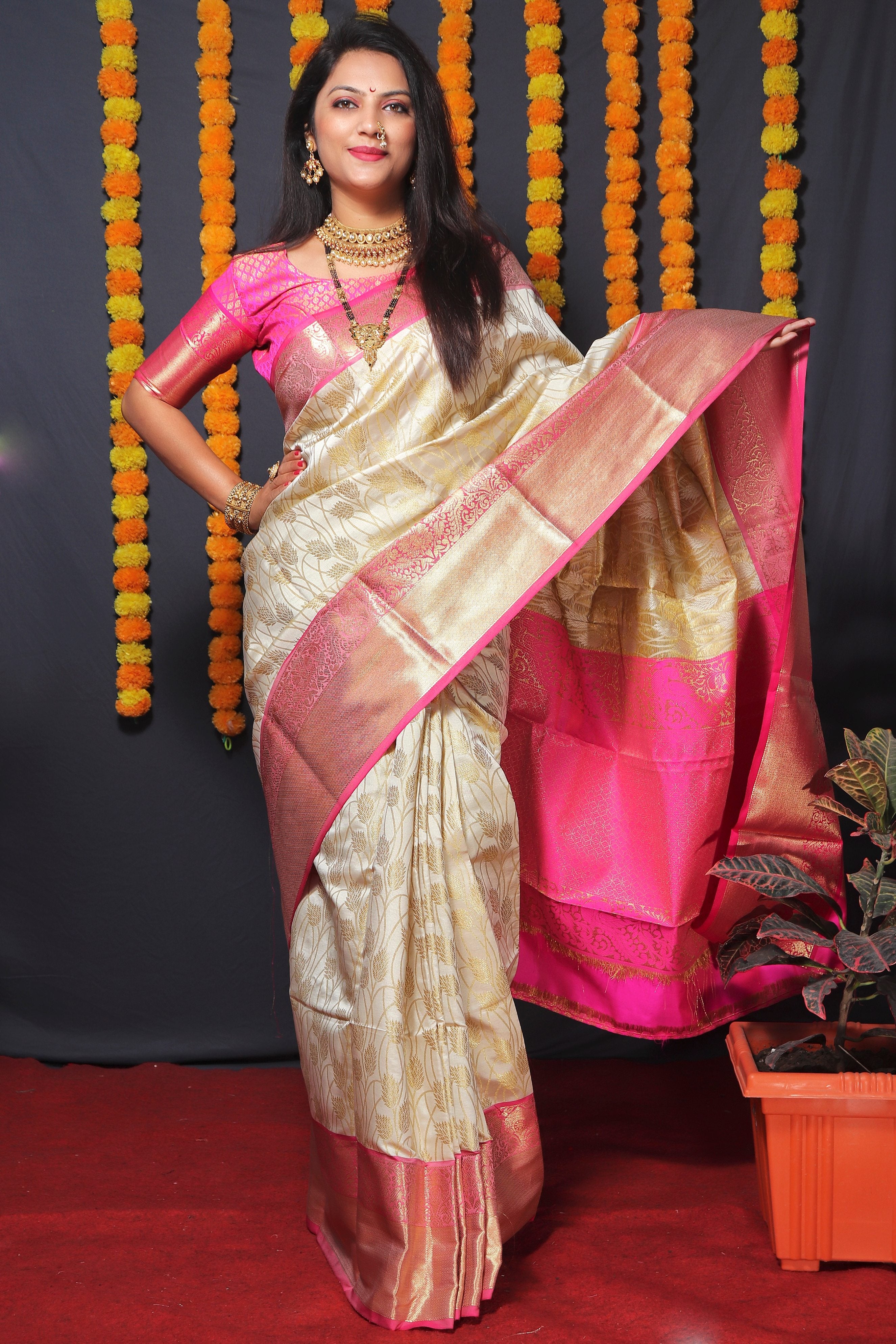 Women's Off White Kanchipuram Silk Zari Woven Saree With Blouse  (Saree Blouse Without stitch) - Aastha Fashion
