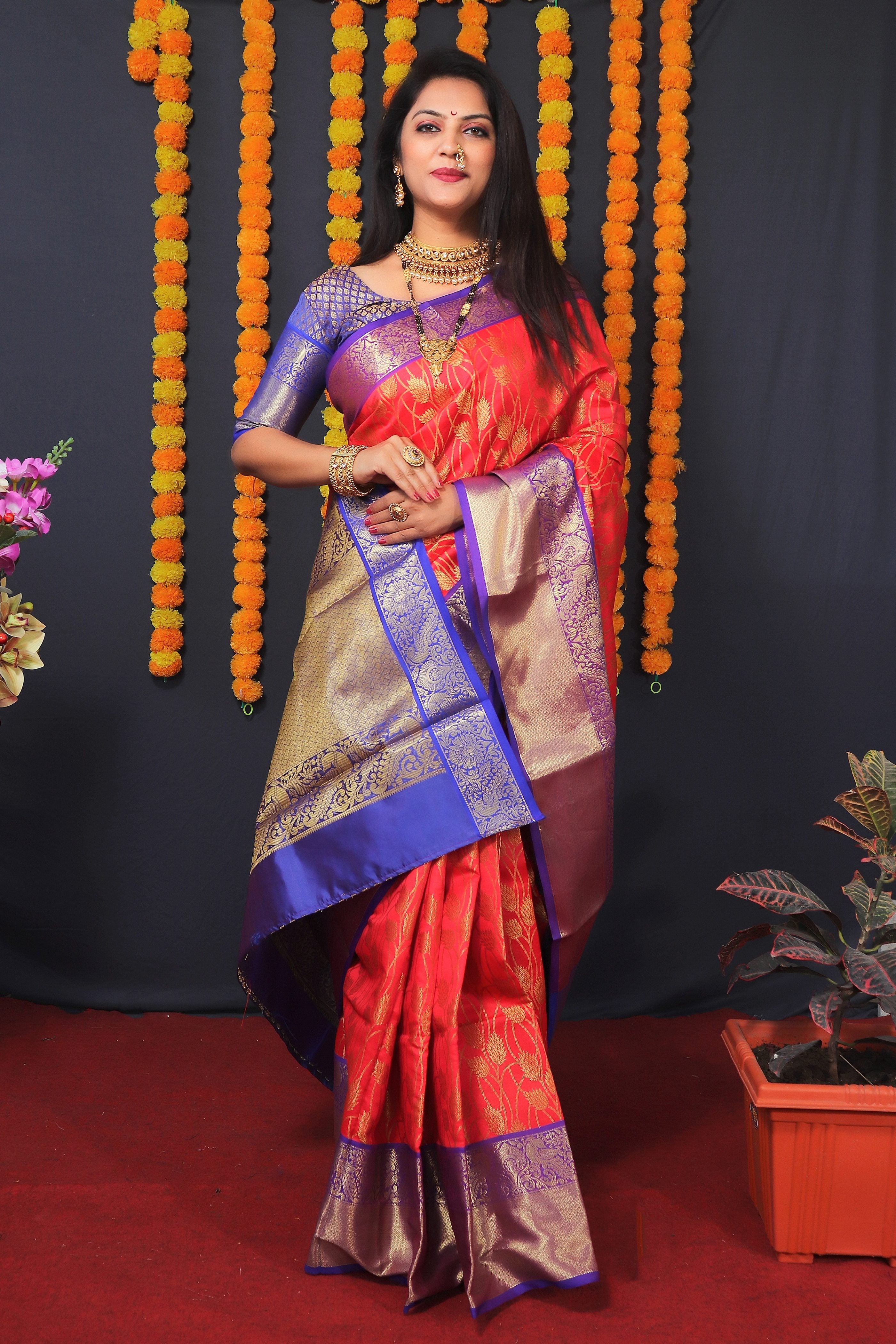 Women's Red Kanchipuram Silk Zari Woven Saree With Blouse  (Saree Blouse Without stitch) - Aastha Fashion