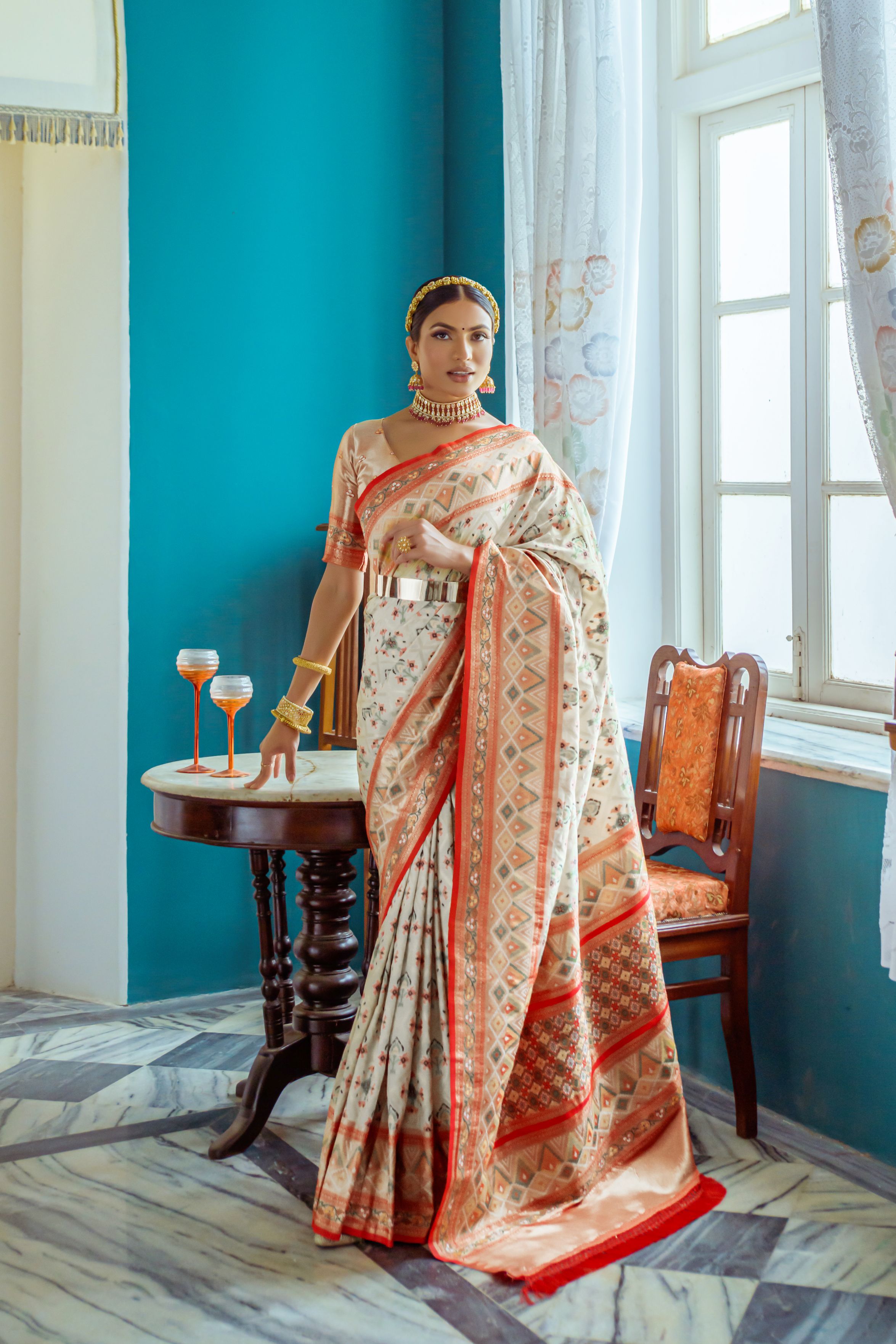 Women's White Banarasi Silk Patola Print With Woven Saree With Blouse  (Saree Blouse Without stitch) - Aastha Fashion