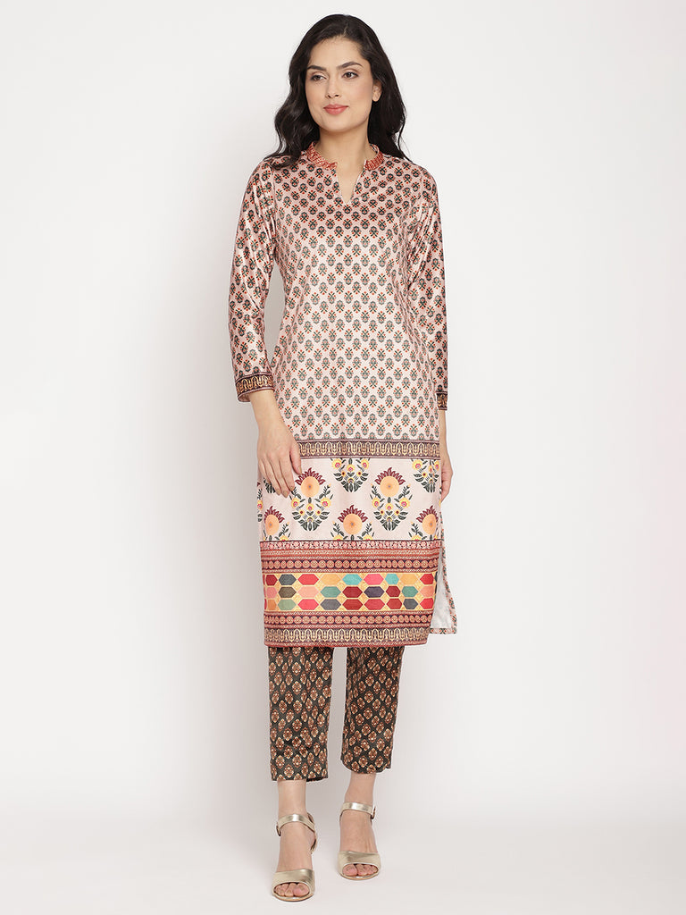 Women's Digital Print Velvet Kurta With Pan