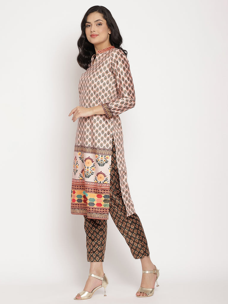 Women's Digital Print Velvet Kurta With Pan