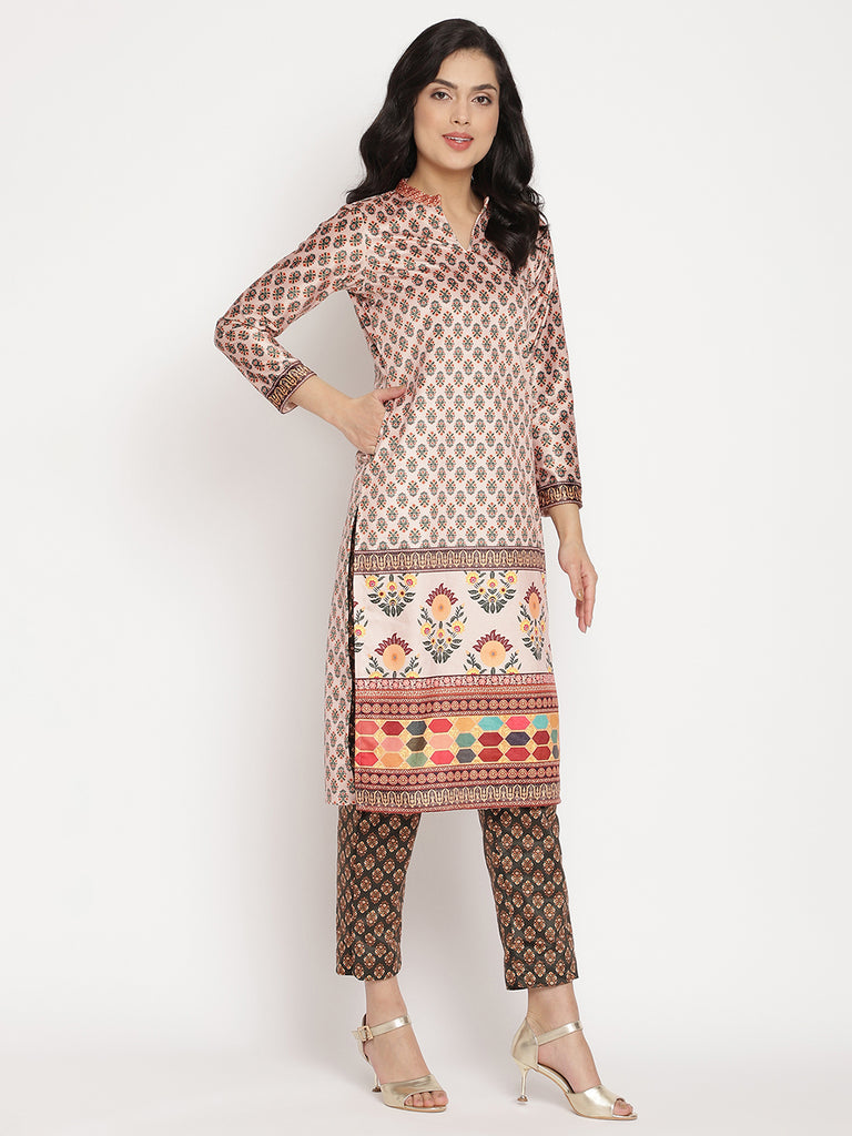 Women's Digital Print Velvet Kurta With Pan