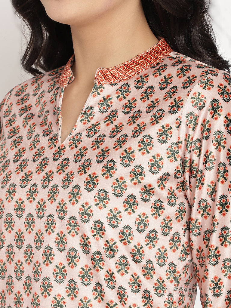 Women's Digital Print Velvet Kurta With Pan