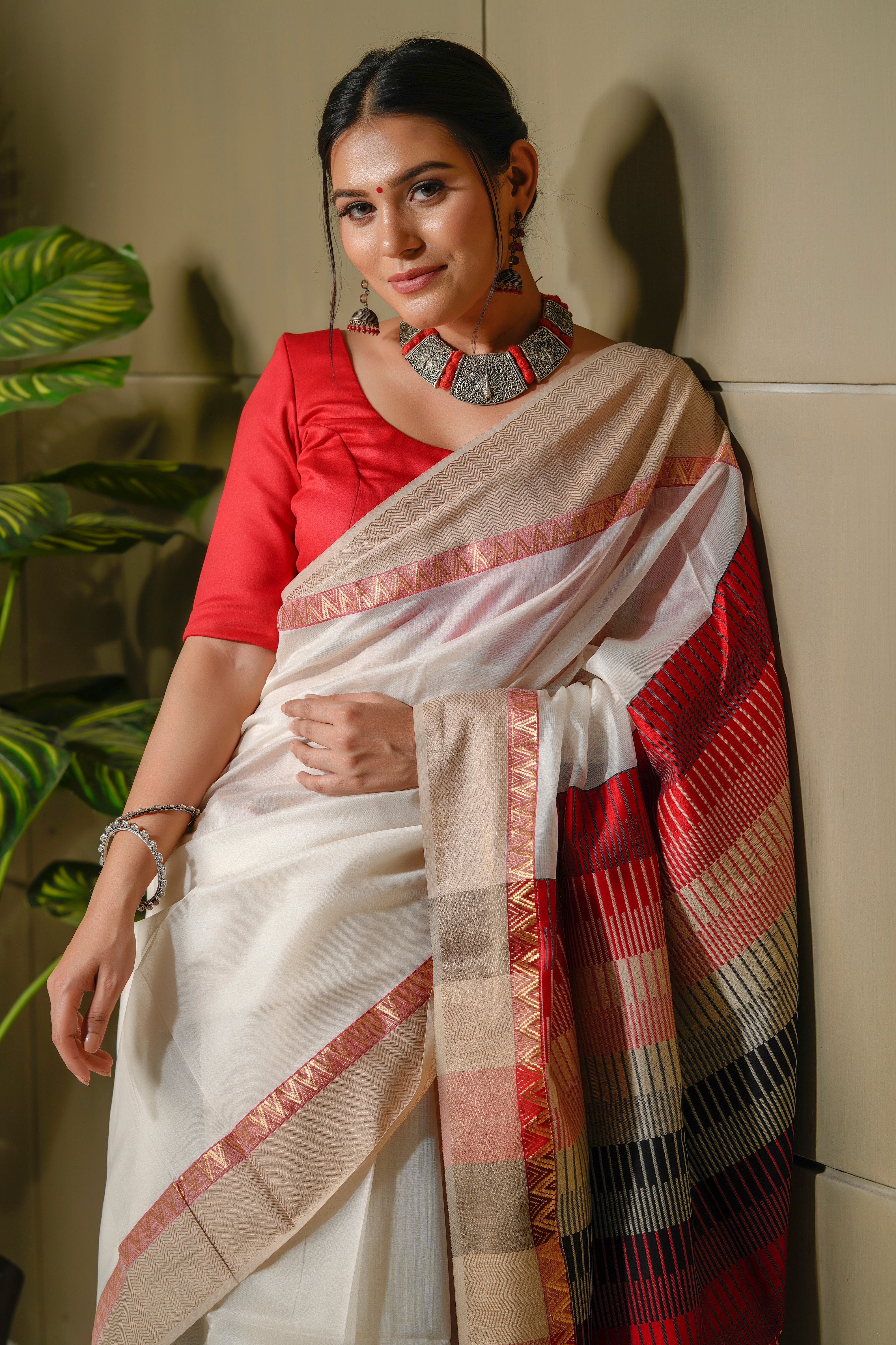 Women's White Silk Maheshwari Handloom Saree - Maahishmati