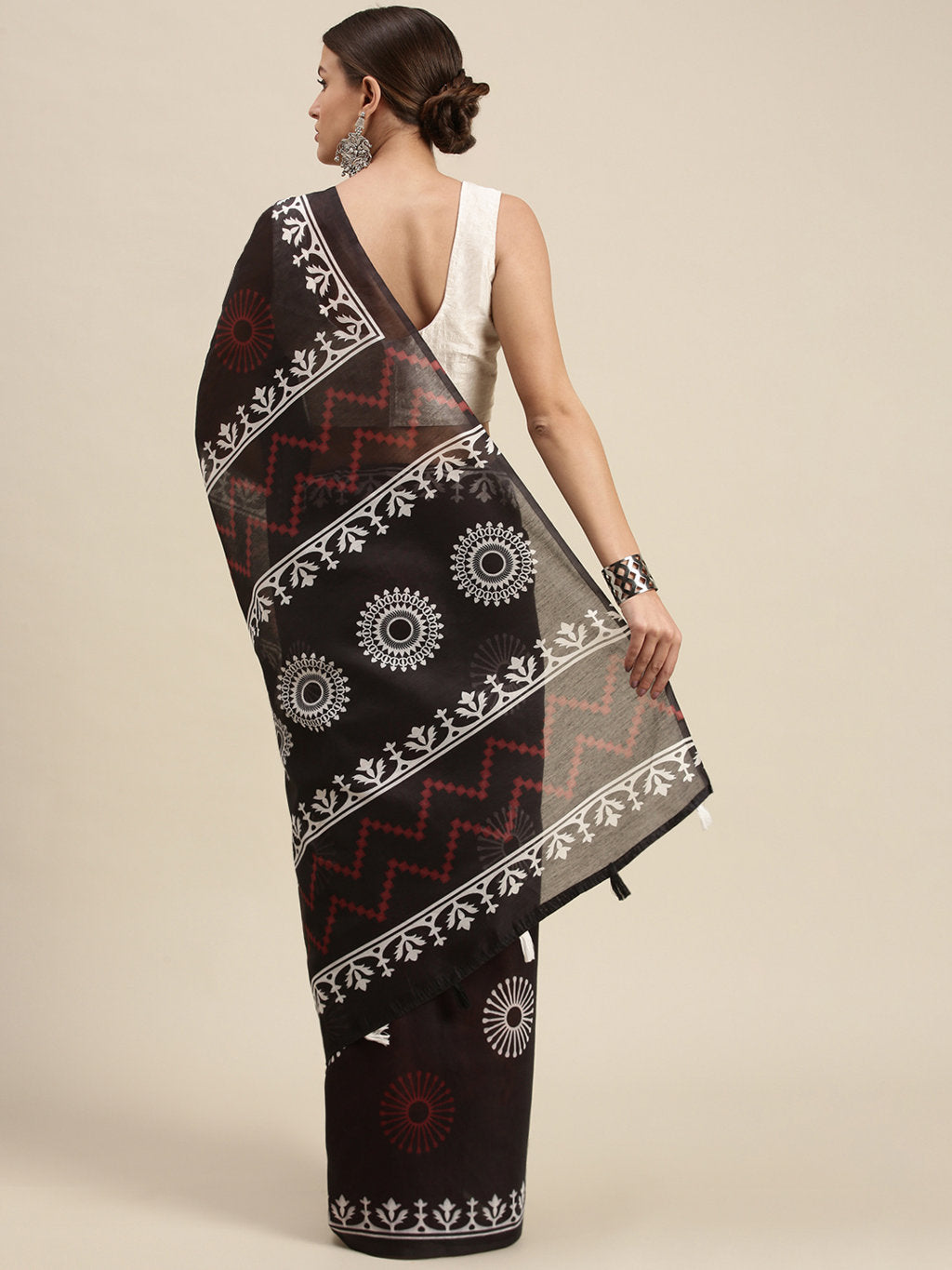Women's Black Cotton Blend Printed Traditional Tassle Saree - Sangam Prints