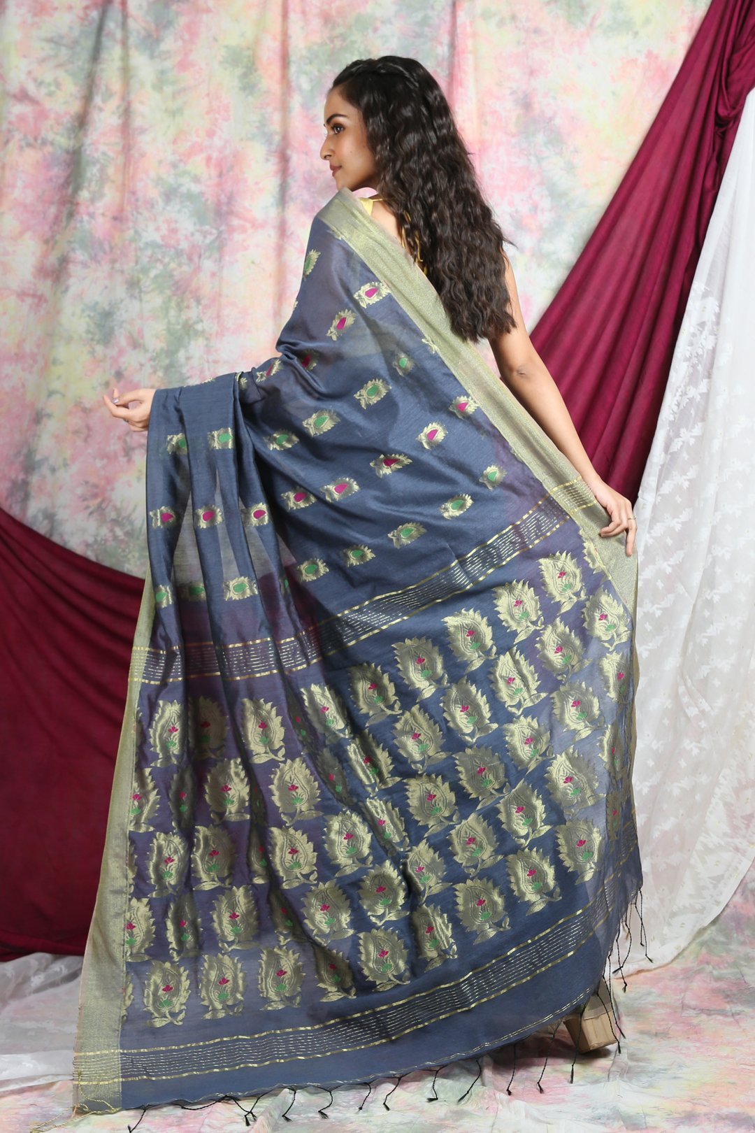 Women's Grey Handloom Saree With Zari Weaving - Arhi