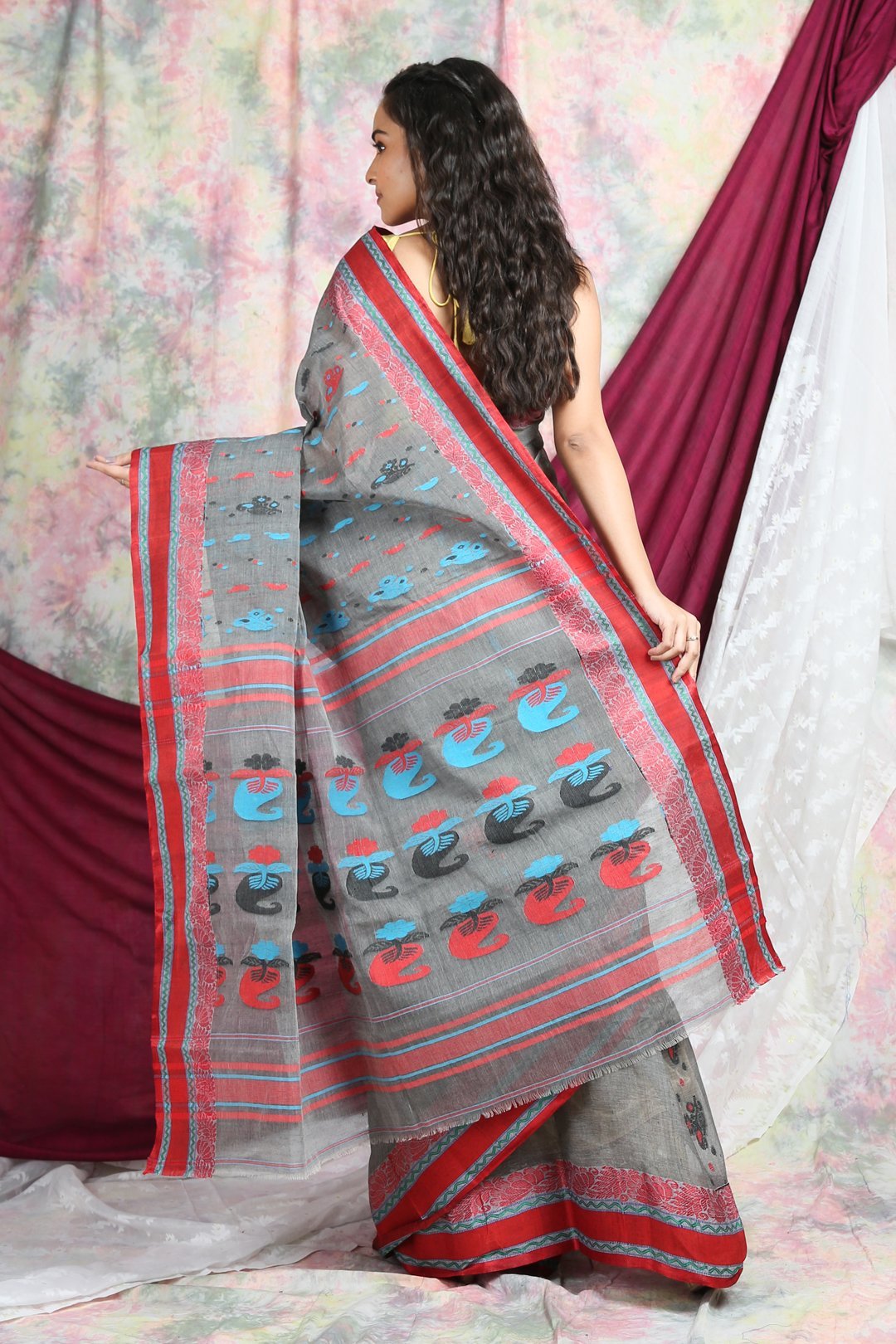 Women's Grey Handwoven Cotton Tant Saree - Arhi