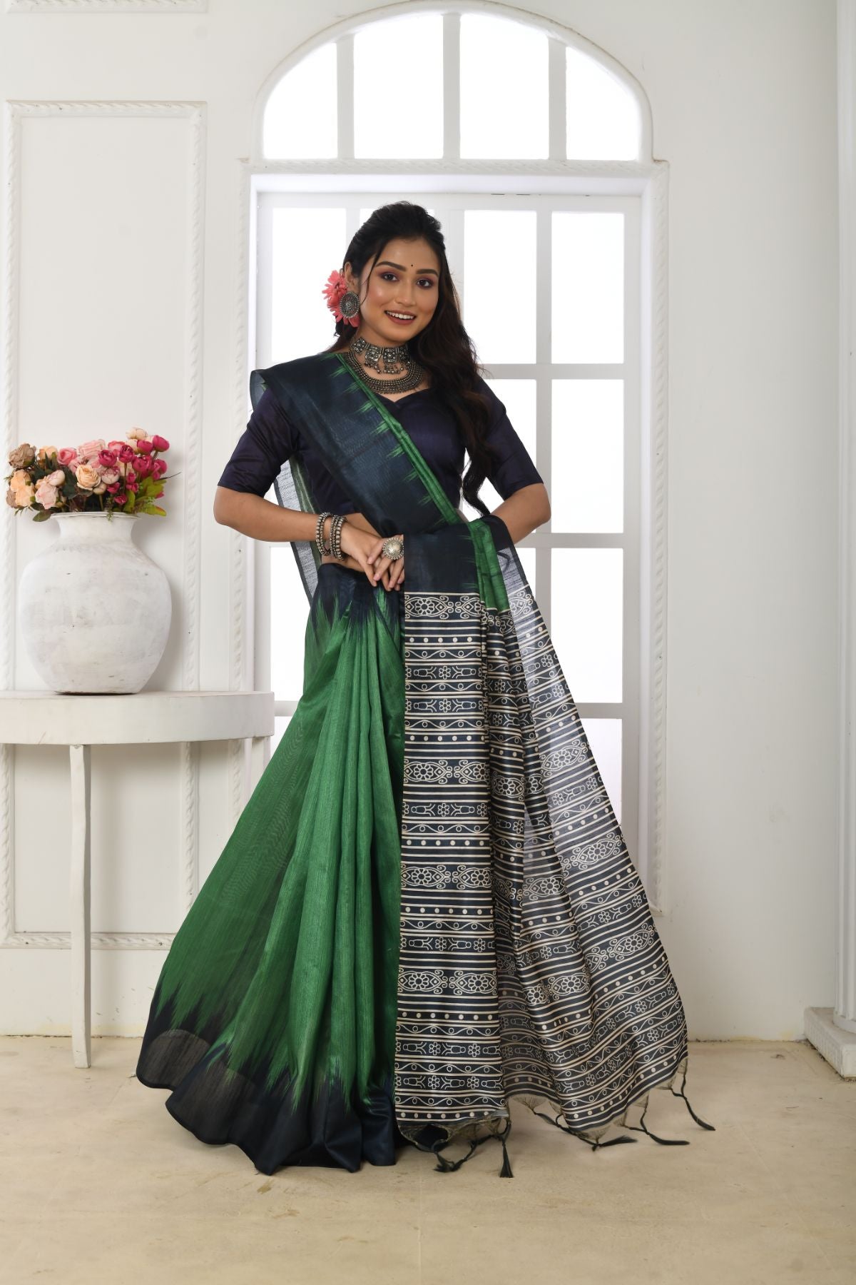 Women's Green Printed Tussar Silk Saree with Tassels - Vishnu Weaves