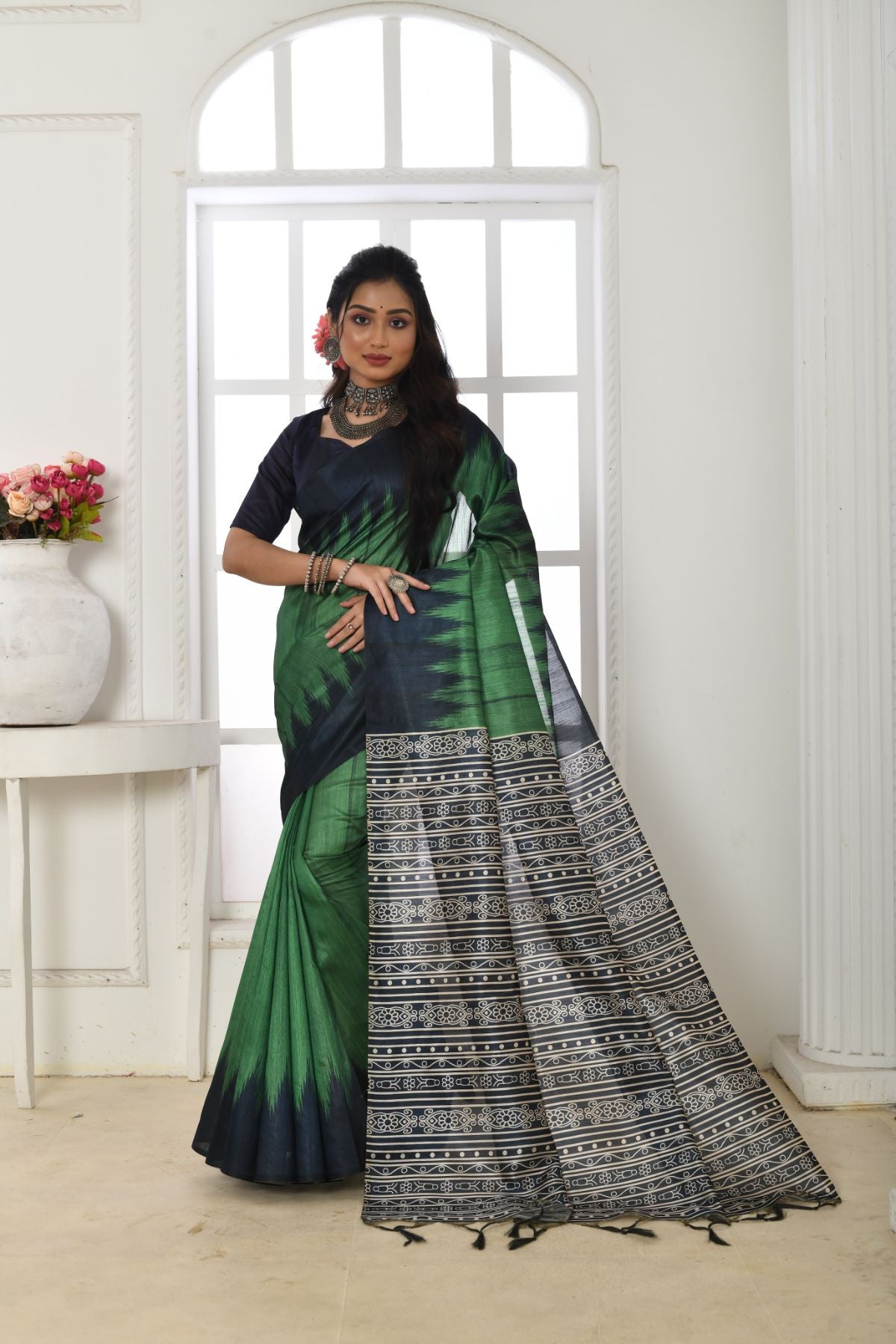 Women's Green Printed Tussar Silk Saree with Tassels - Vishnu Weaves