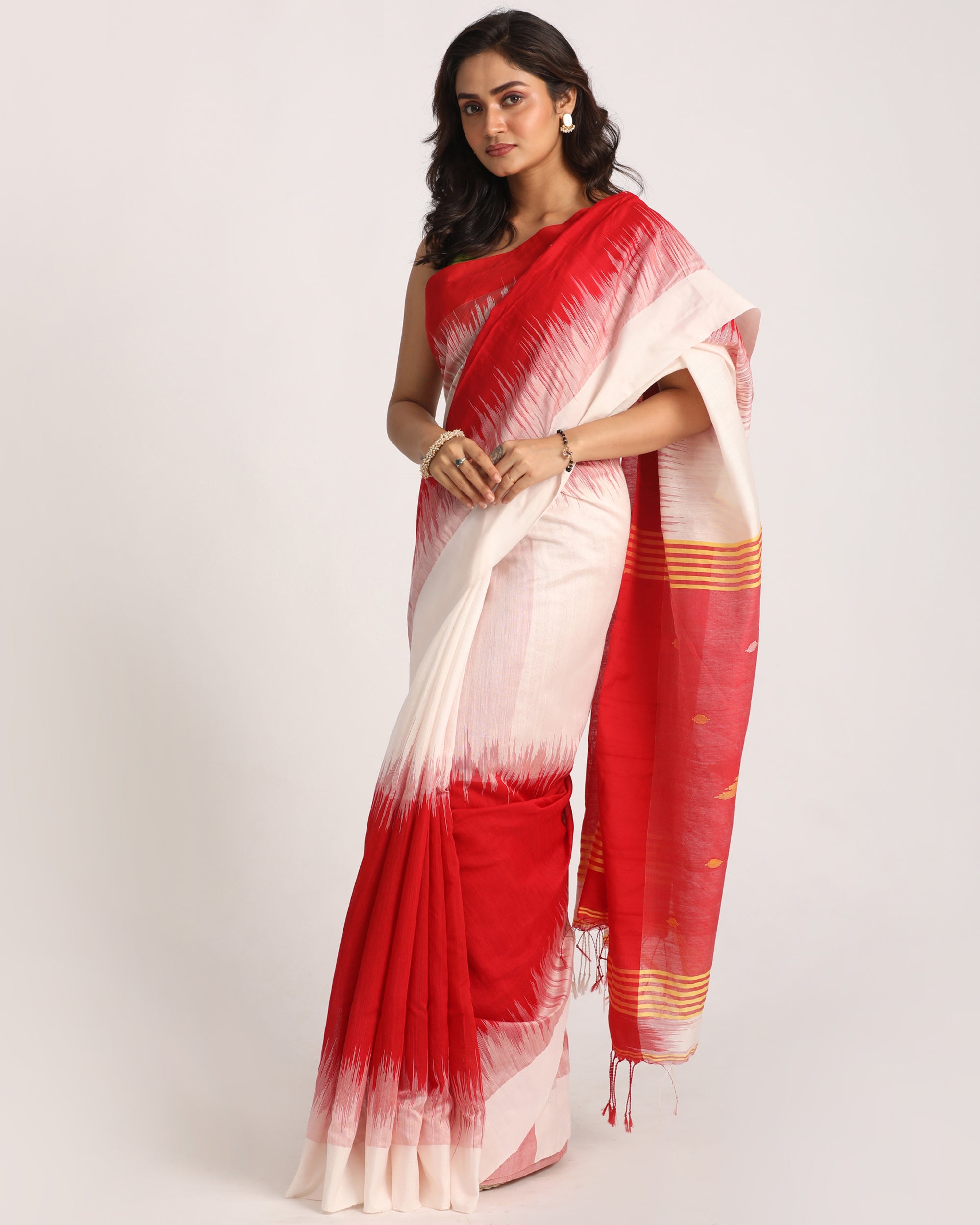 Women's Red White Cotton Blend Handloom Tie Dye Jamdani Saree - Angoshobha