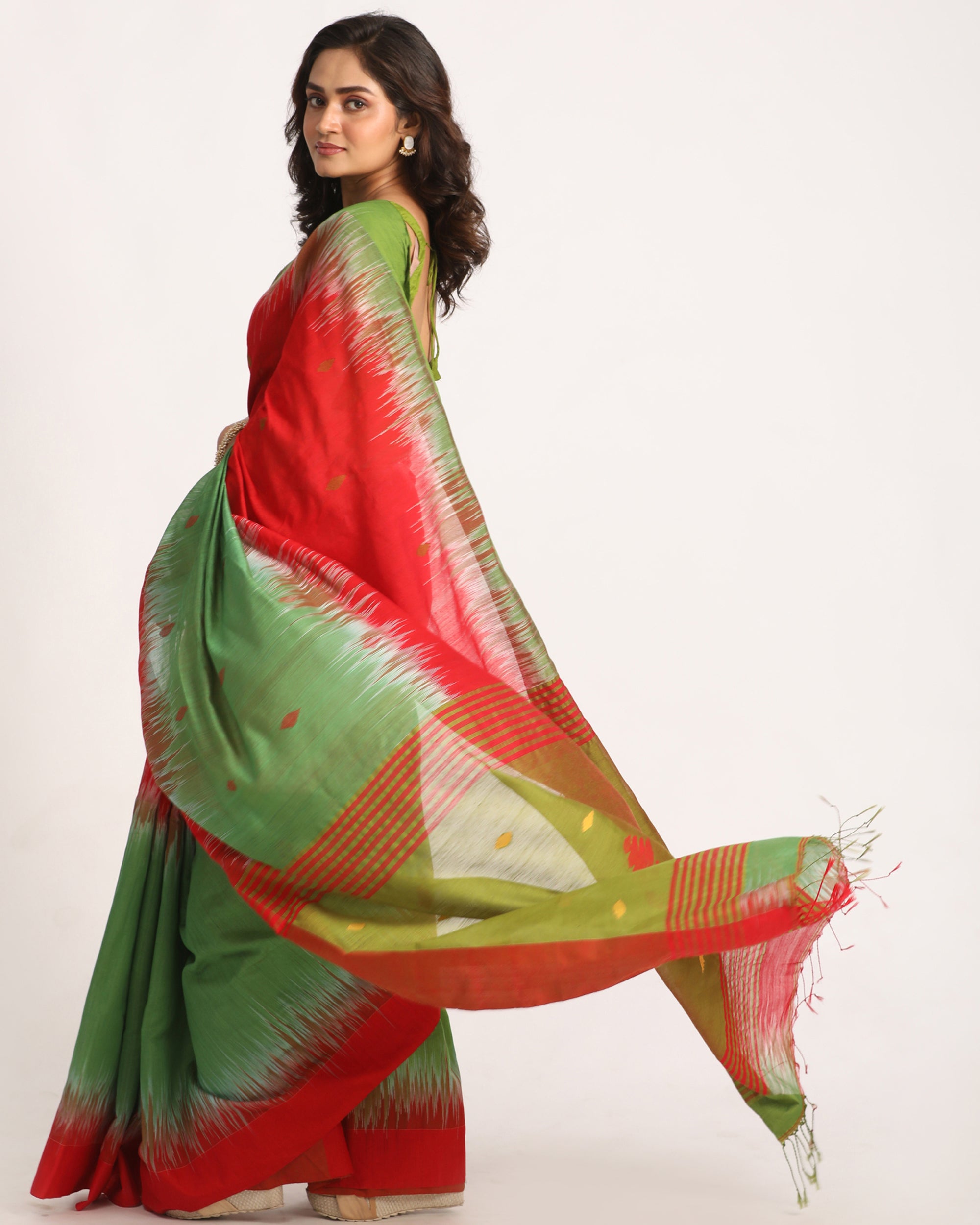 Women's Red Dark Green Cotton Blend Handloom Tie Dye Jamdani Saree - Angoshobha