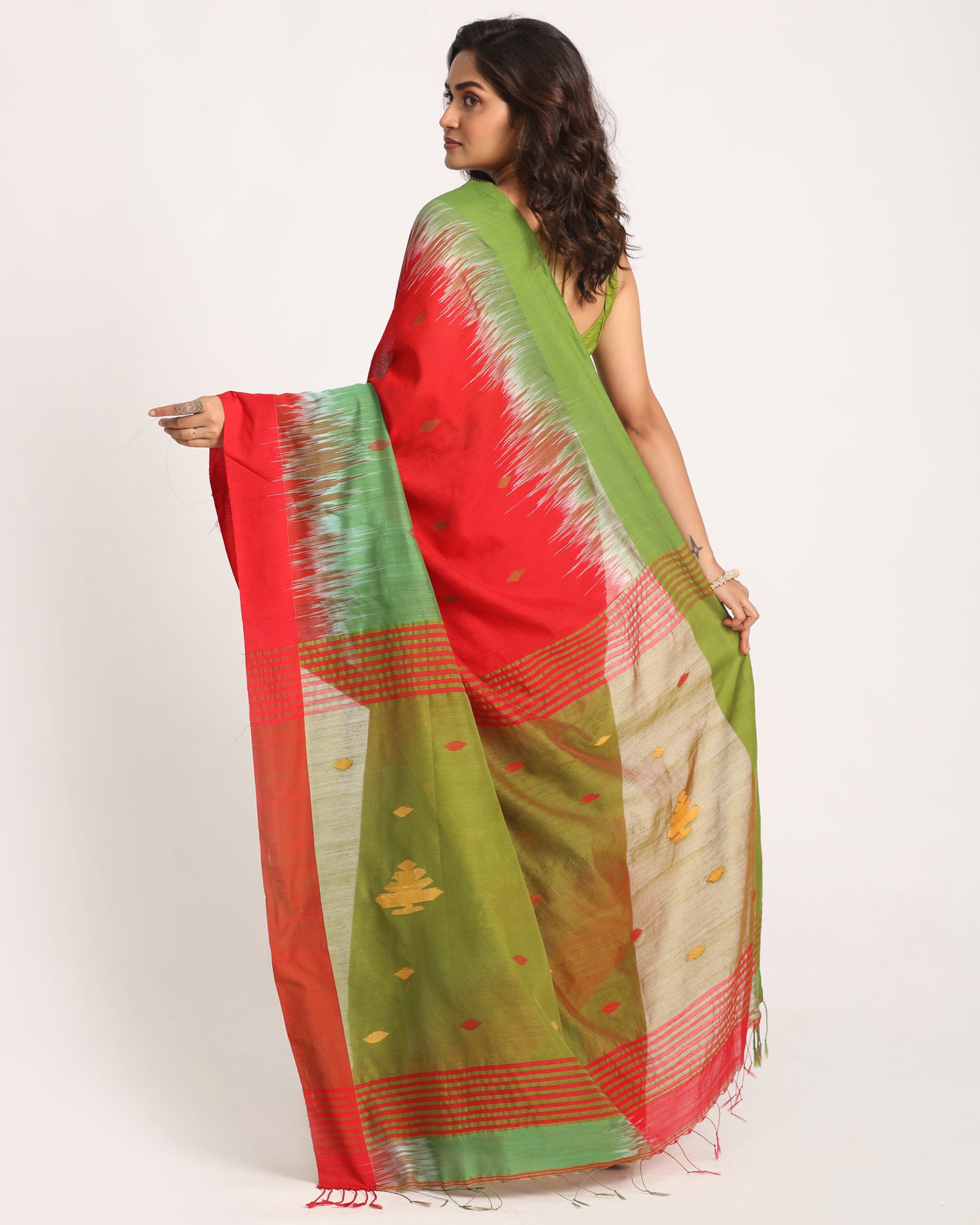 Women's Red Dark Green Cotton Blend Handloom Tie Dye Jamdani Saree - Angoshobha