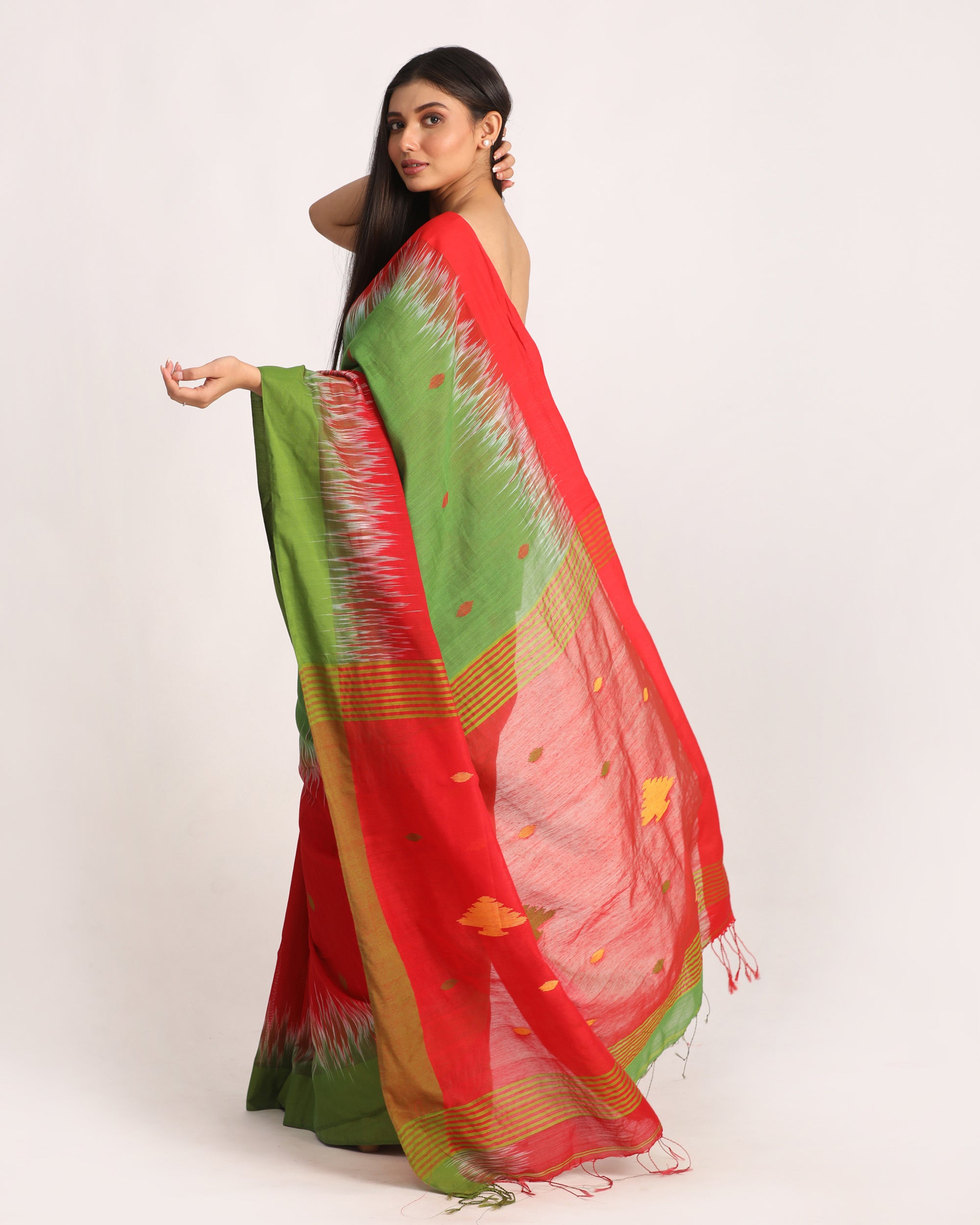 Women's Red Green Cotton Blend Handloom Tie Dye Jamdani Saree - Angoshobha
