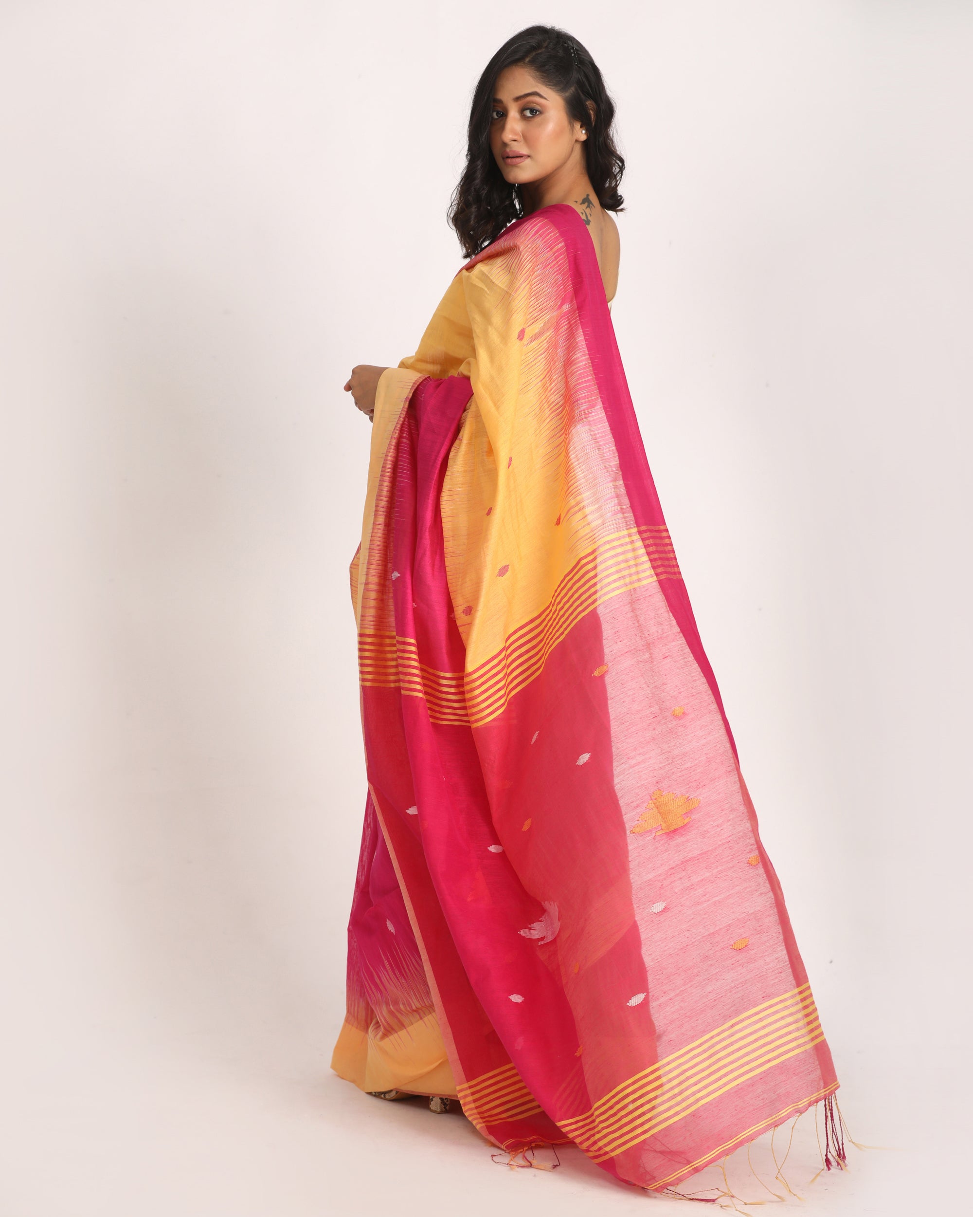 Women's Deep Pink Mellon Yellow Cotton Blend Handloom Tie Dye Jamdani Saree - Angoshobha