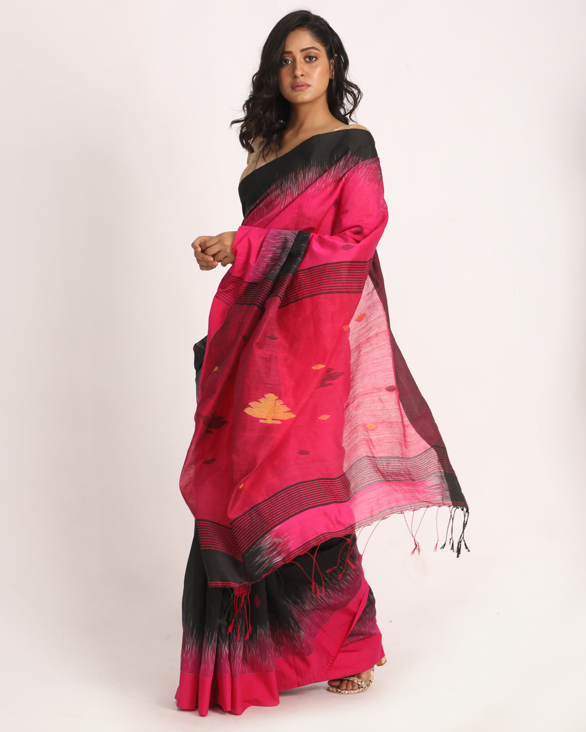 Women's Fuchsia Black Cotton Blend Handloom Tie Dye Jamdani Saree - Angoshobha