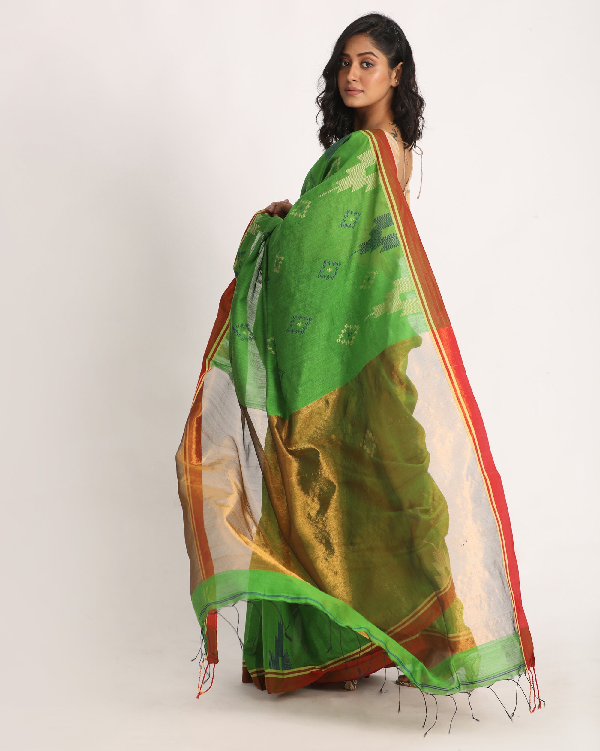 Women's Parrot Green Cotton Blend Handloom Jamdani Saree - Angoshobha