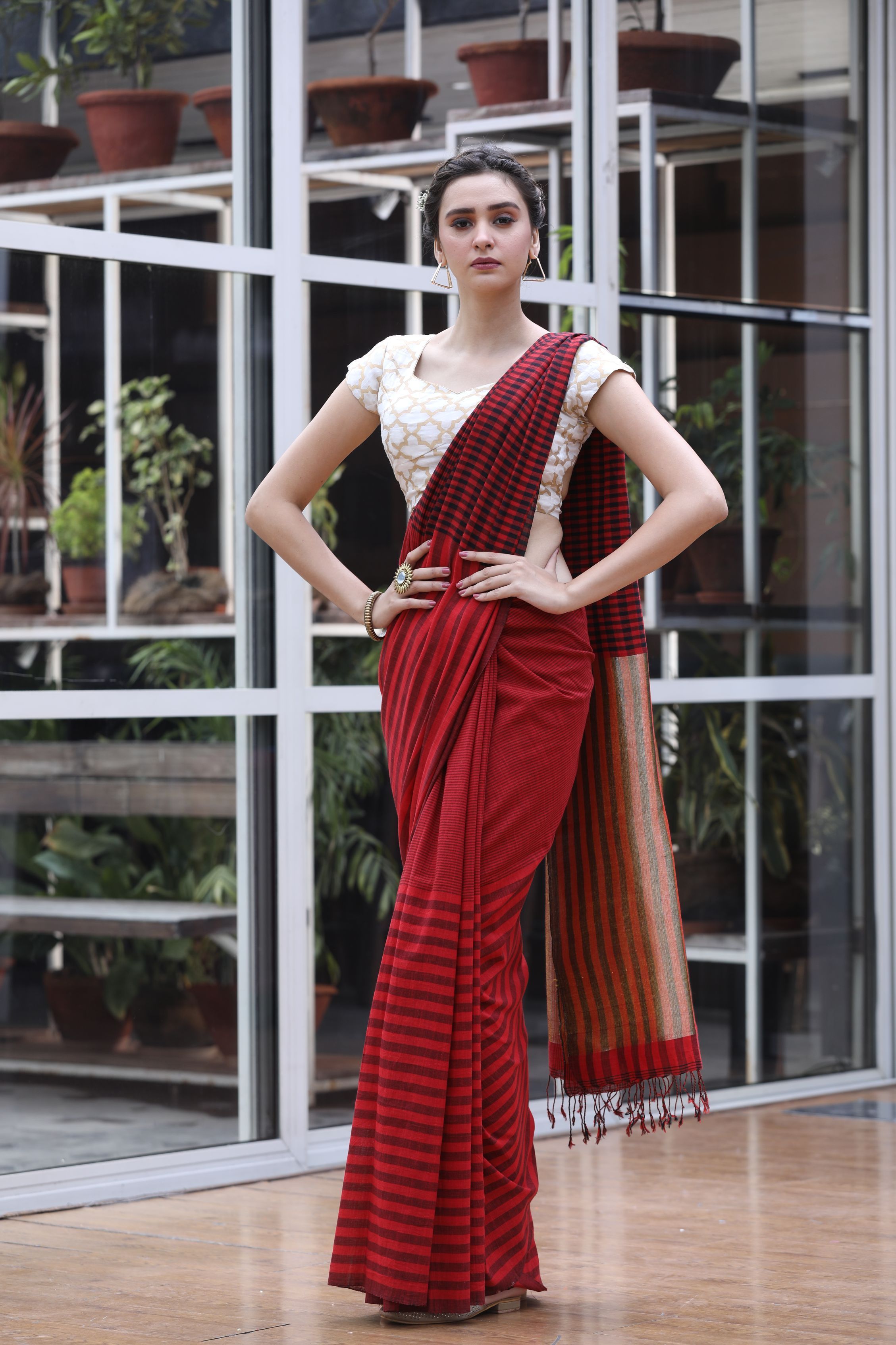 Women's Red black handwoven cotton saree - Angoshobha