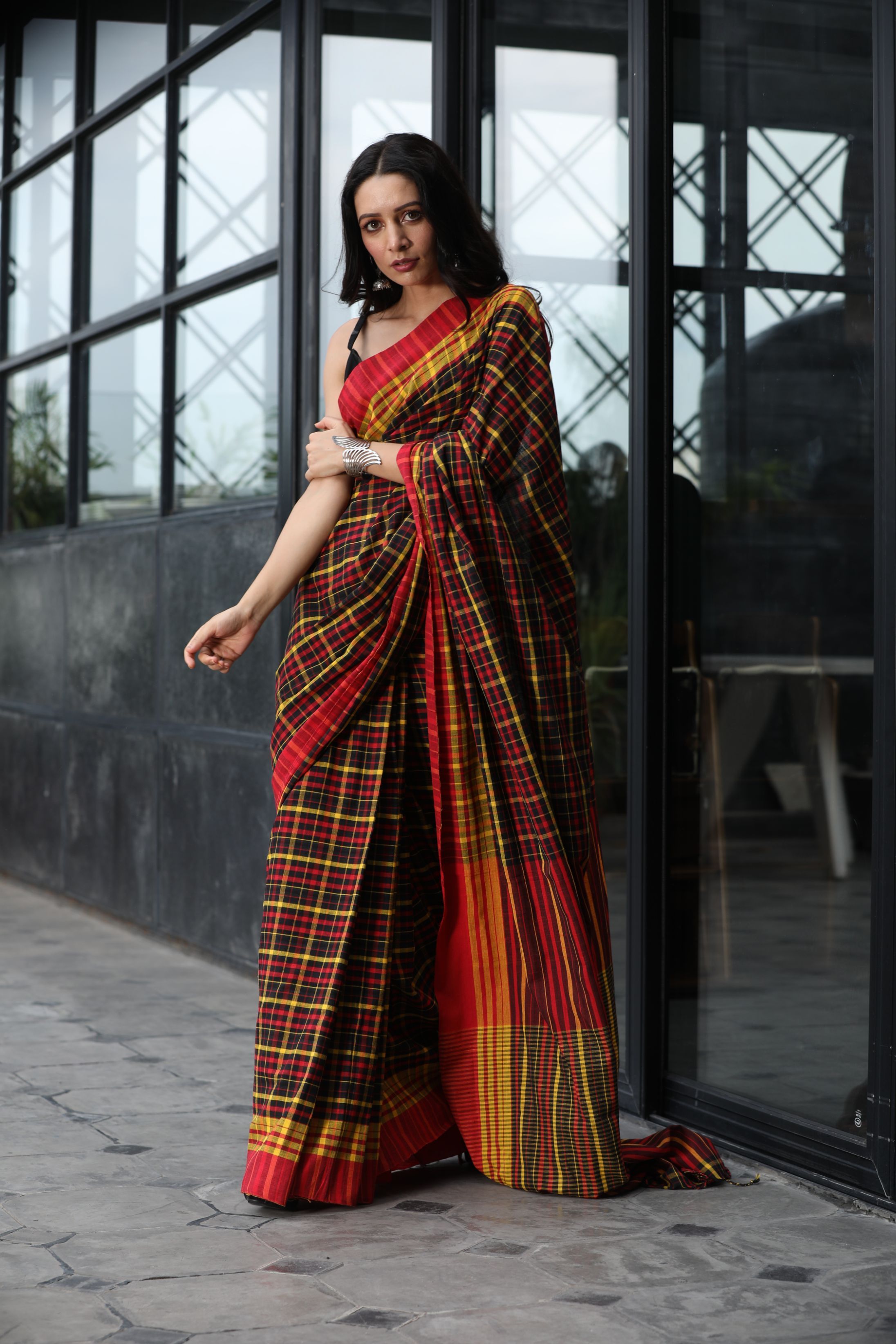Women's Multicolor handwoven cotton saree - Angoshobha