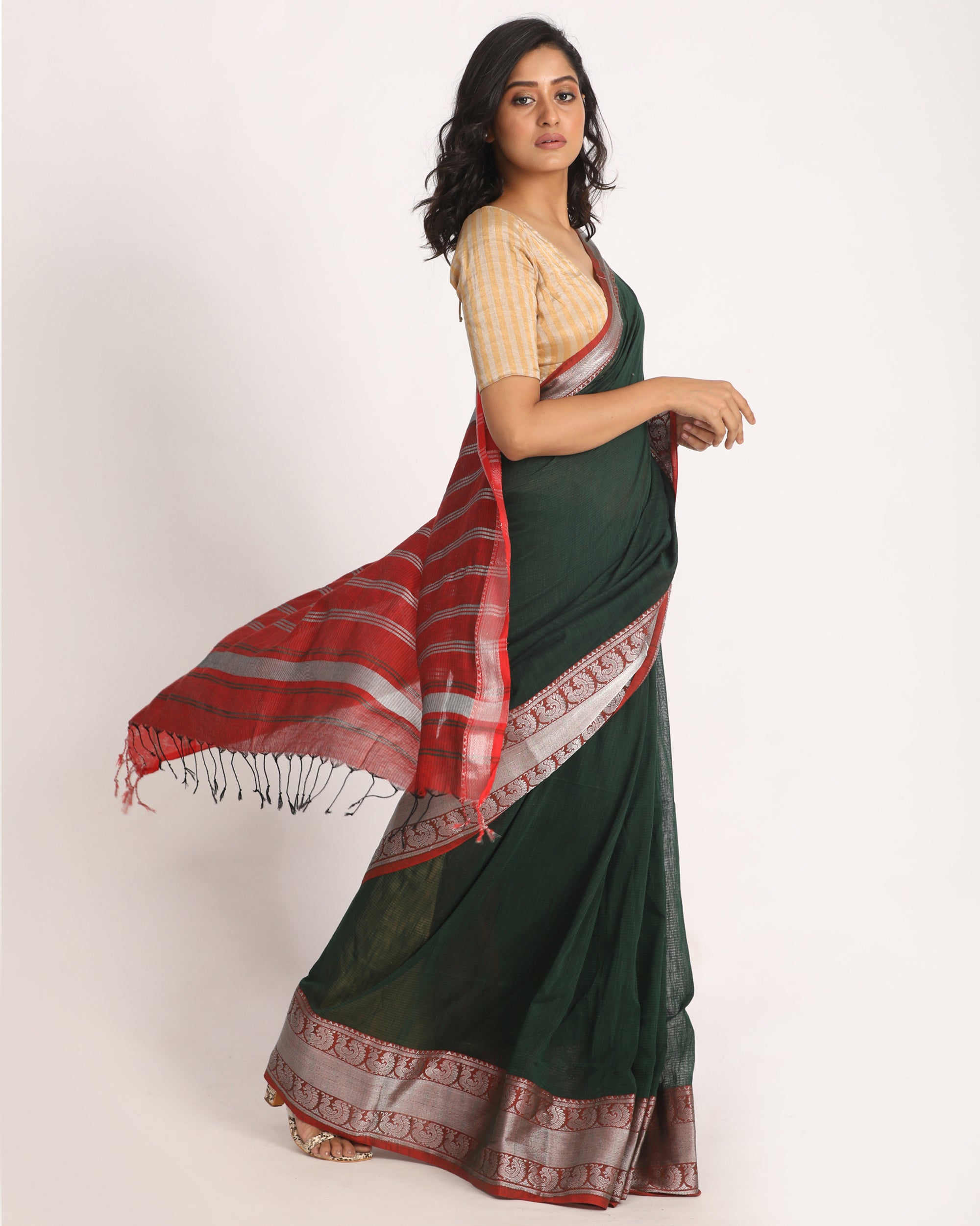 Women's Dark Green Handloom Cotton Tangail Saree - Angoshobha