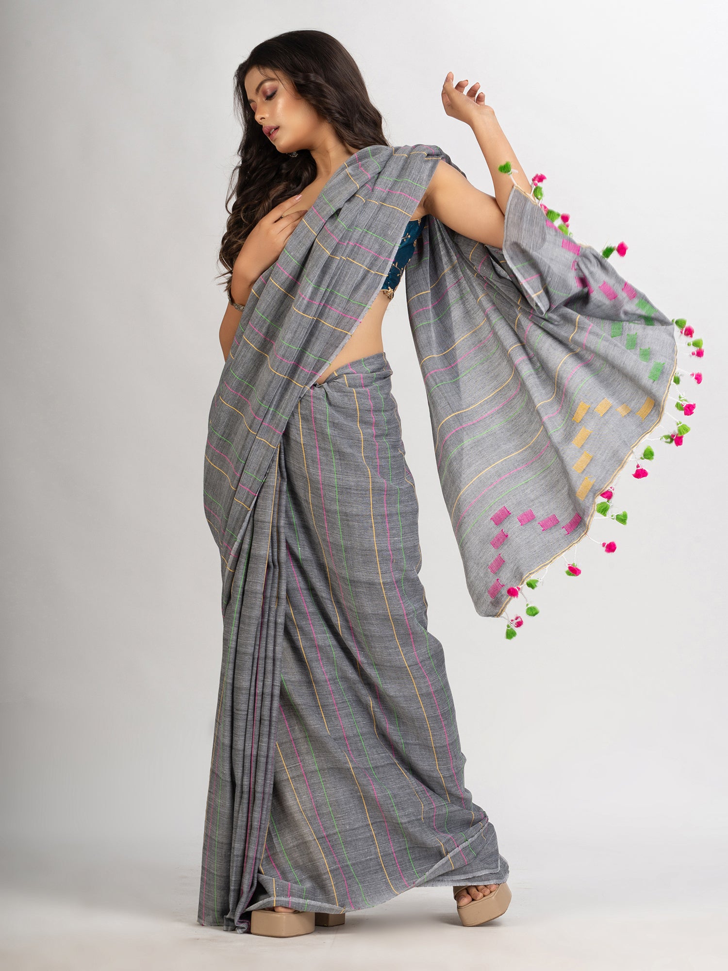Women's Gray Handwoven Cotton Jamdani handloom Saree - Angoshobha