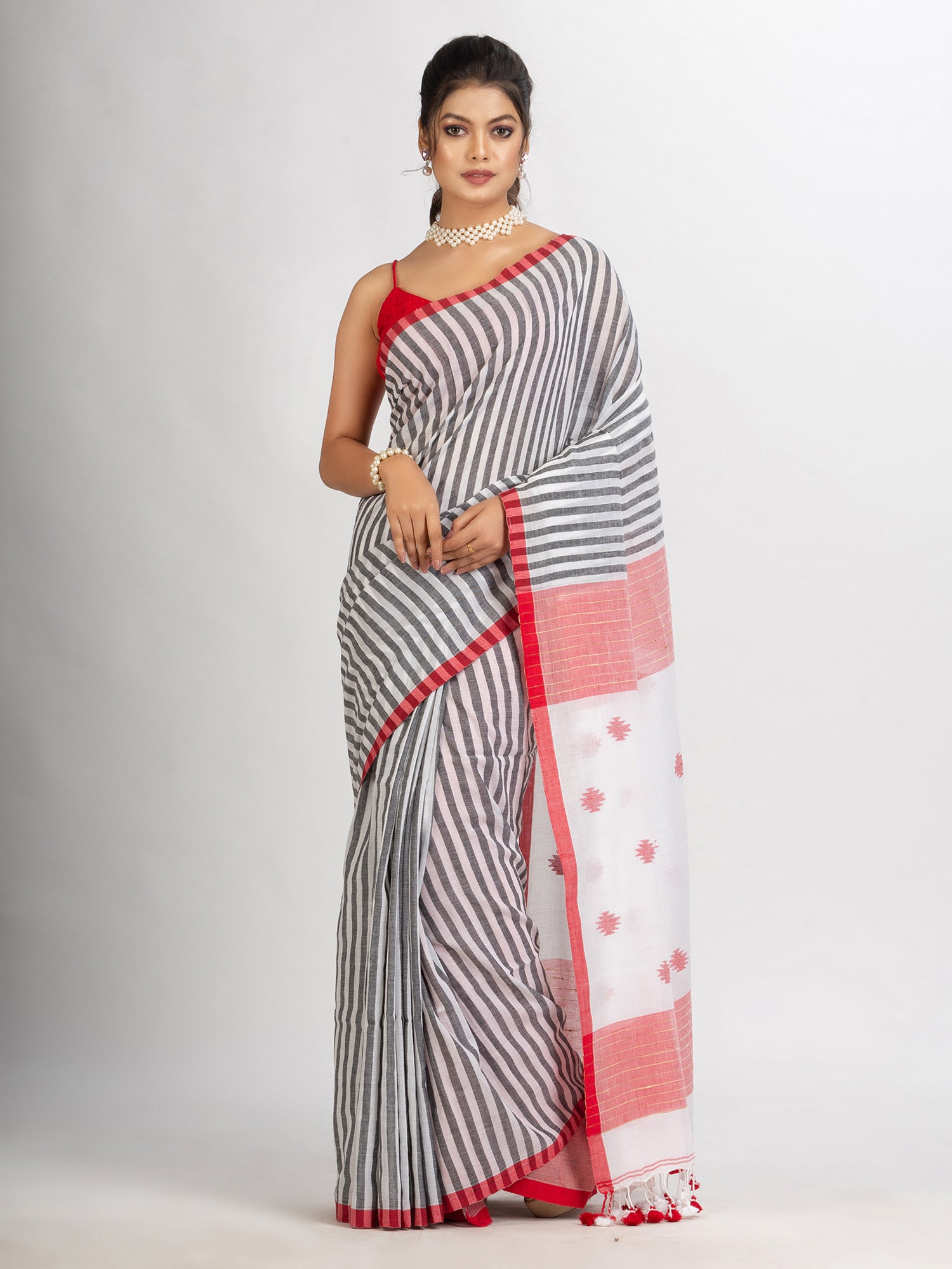 Women's White Black Stipe Handwoven Cotton Jamdani handloom Saree - Angoshobha