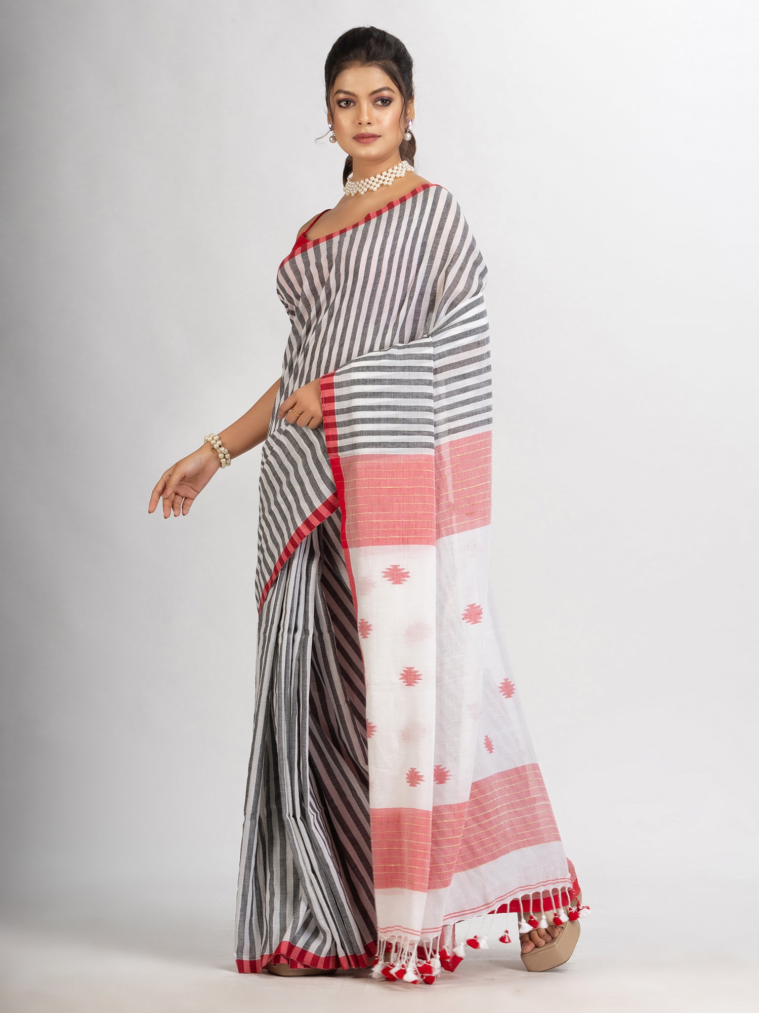 Women's White Black Stipe Handwoven Cotton Jamdani handloom Saree - Angoshobha
