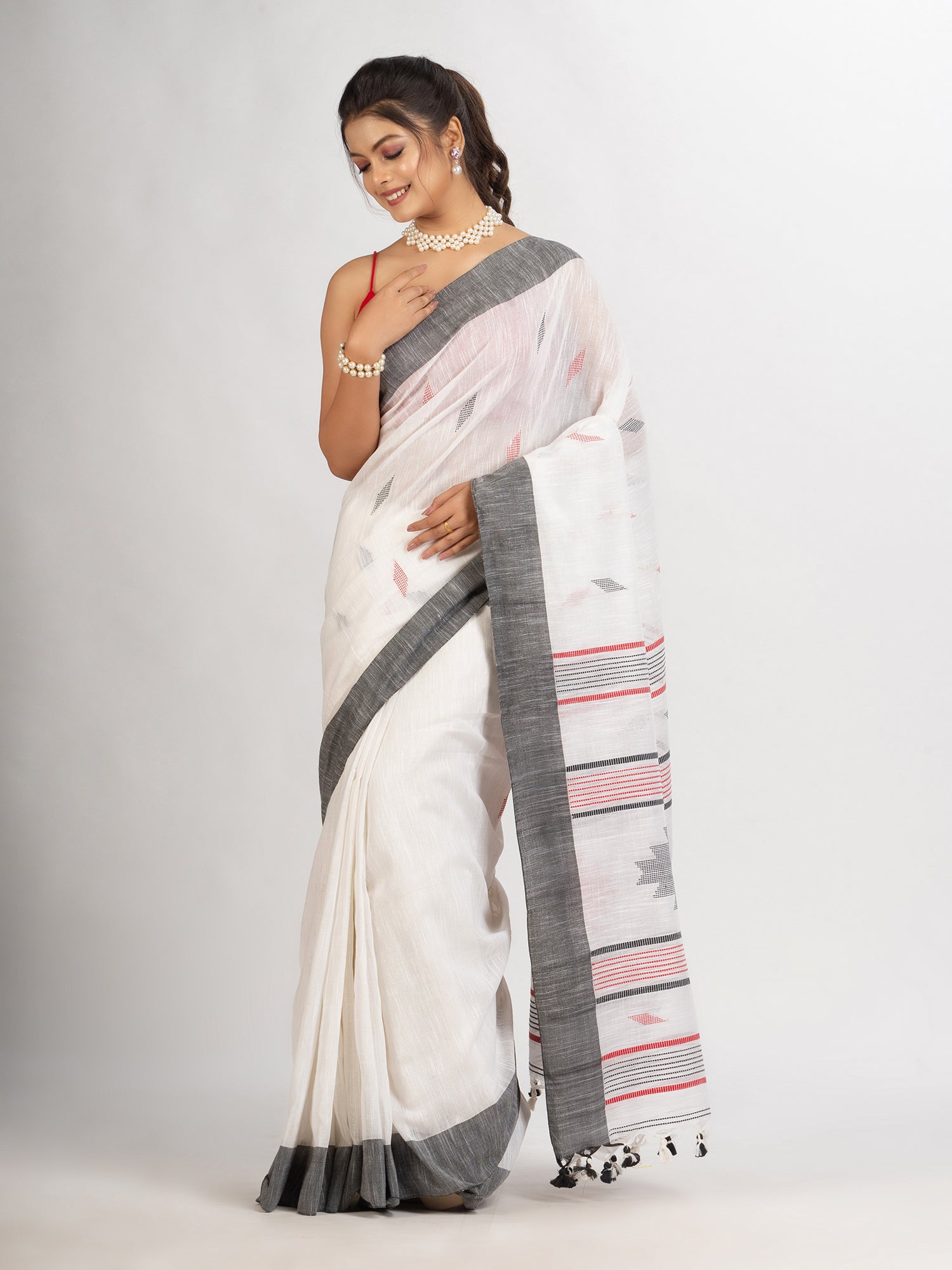 Women's White Handwoven Cotton Jamdani handloom Saree - Angoshobha