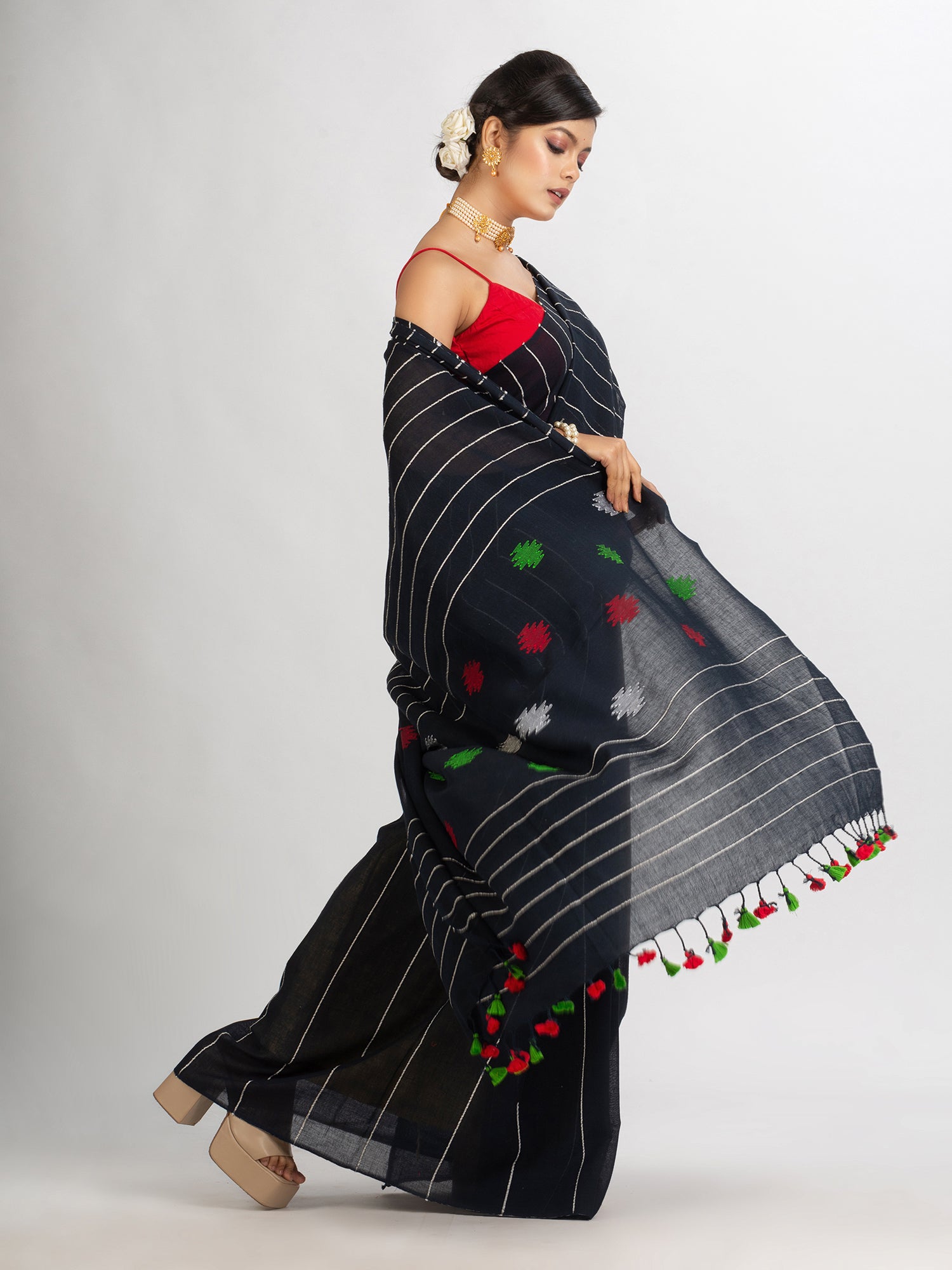 Women's Black Handwoven Cotton Jamdani handloom Saree - Angoshobha