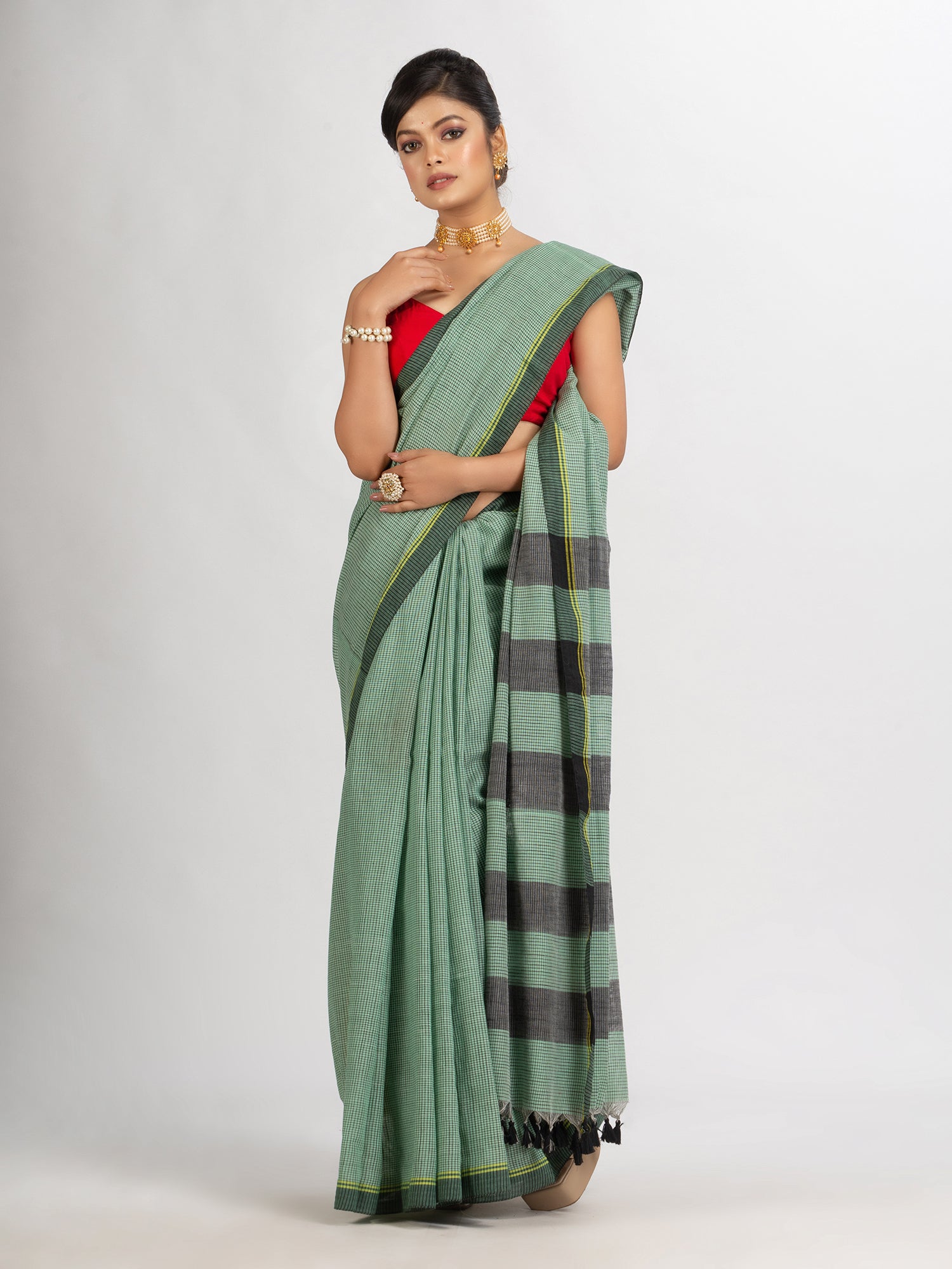 Women's Green And Black Cotton Check Handloom Saree - Angoshobha