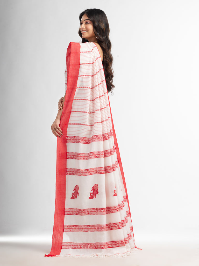 Women's white all body small fish design with fish design pallu in solid border handwoven cotton saree