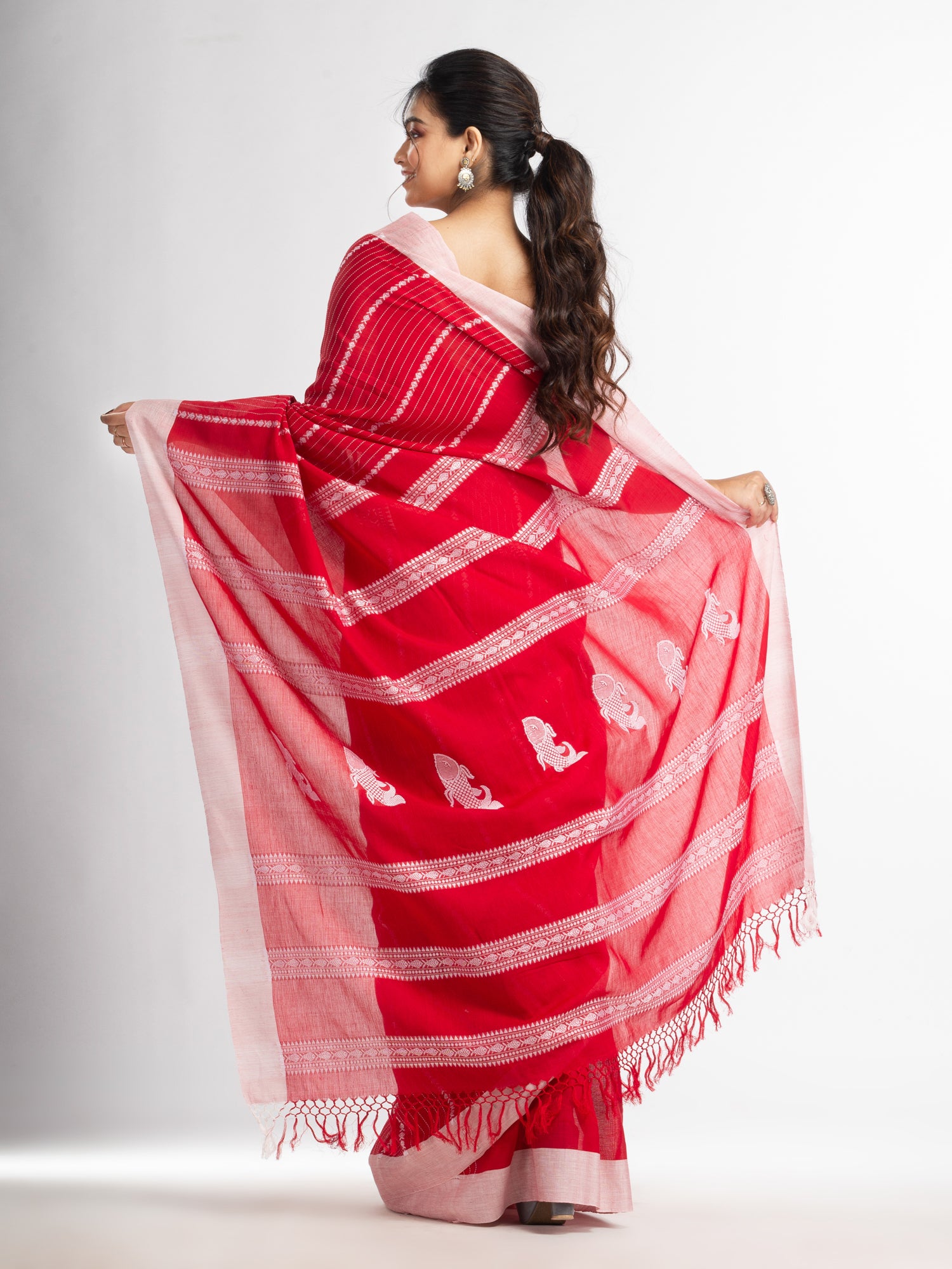 Women's Red all body small fish design with fish design pallu in solid border handwoven cotton saree - Angoshobha