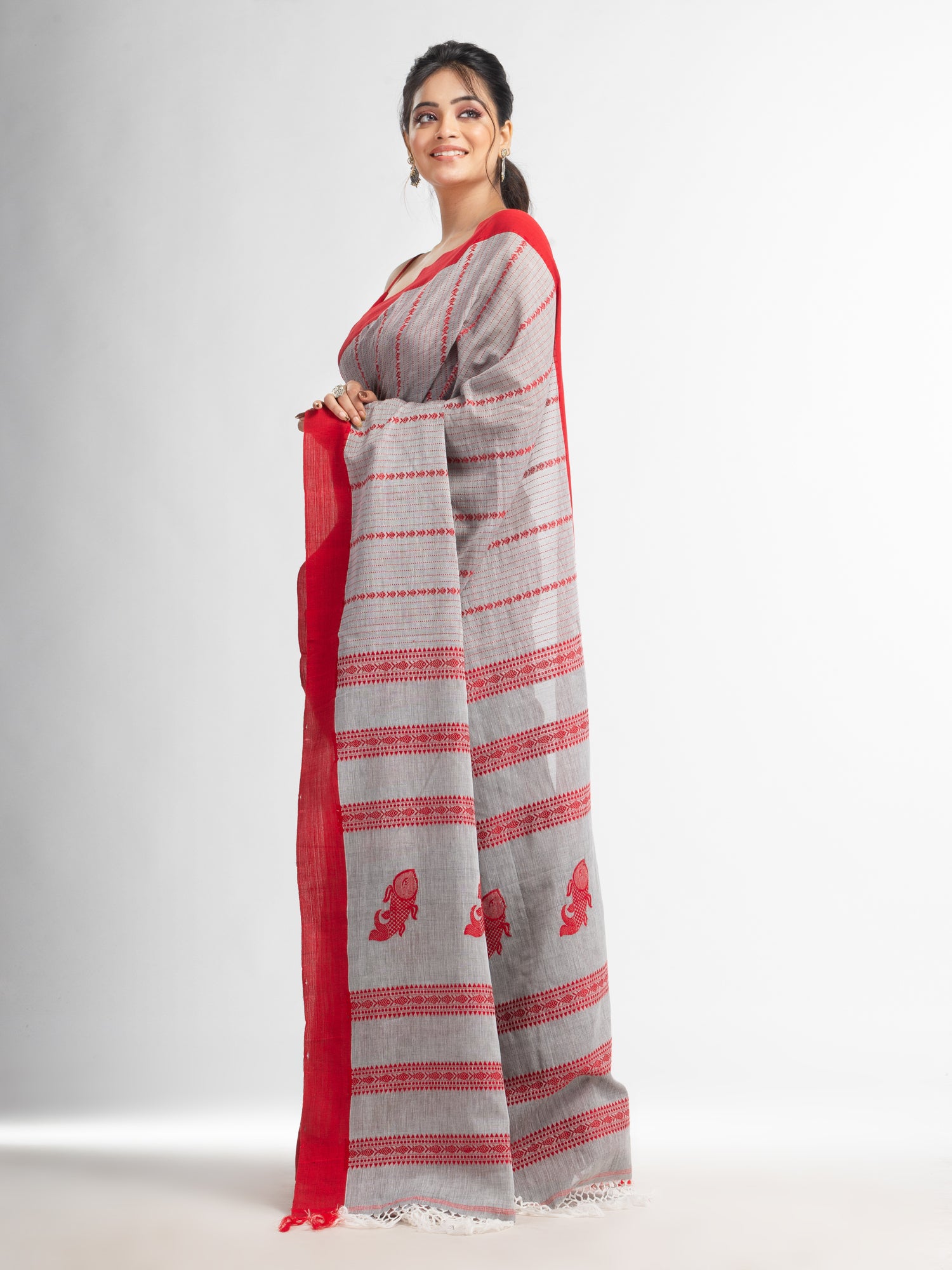 Women's Grey all body small fish design with fish design pallu in solid border handwoven cotton saree - Angoshobha
