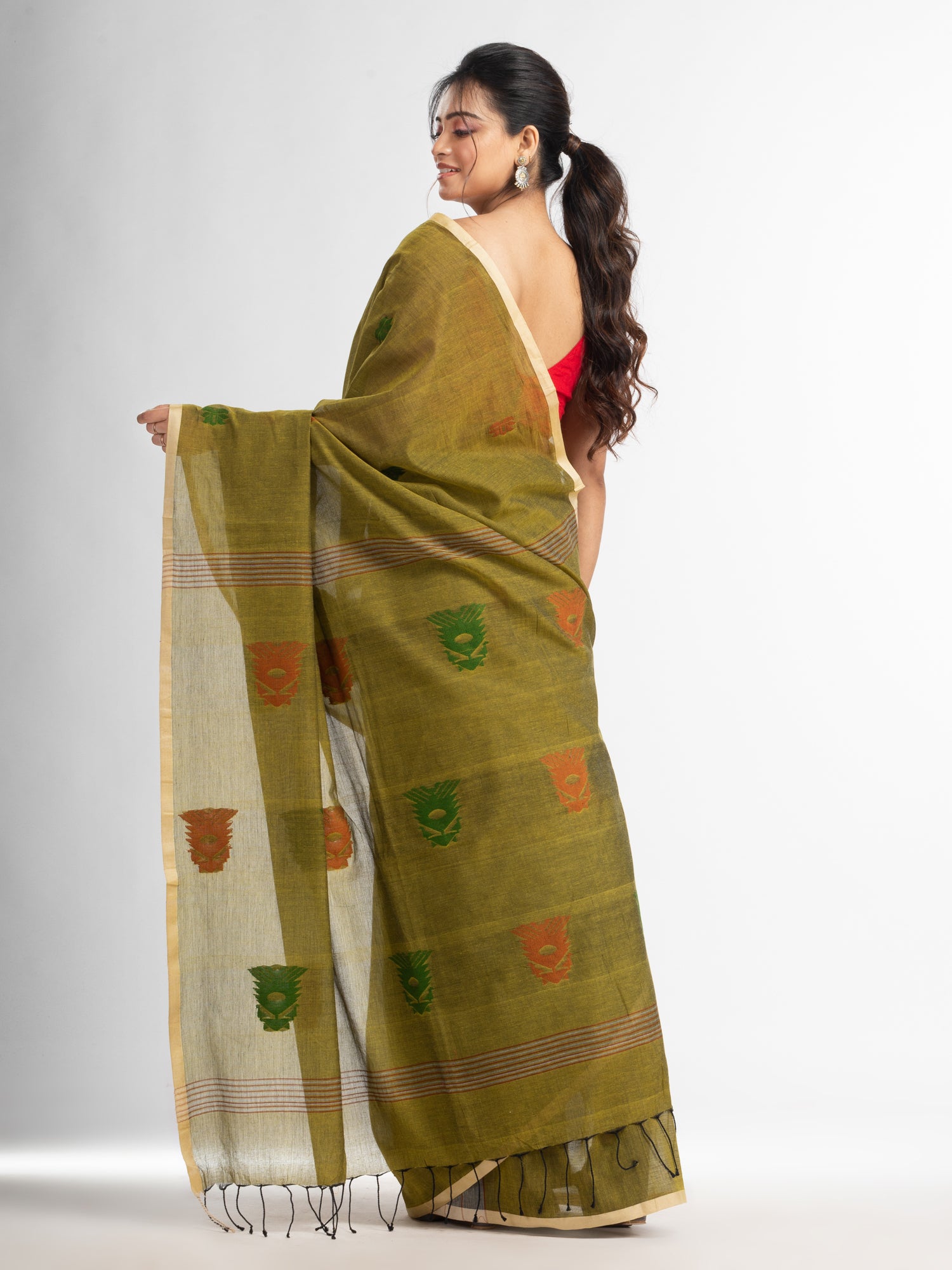 Women's Fern Green all body buti with buti in silver border handwoven cotton saree - Angoshobha
