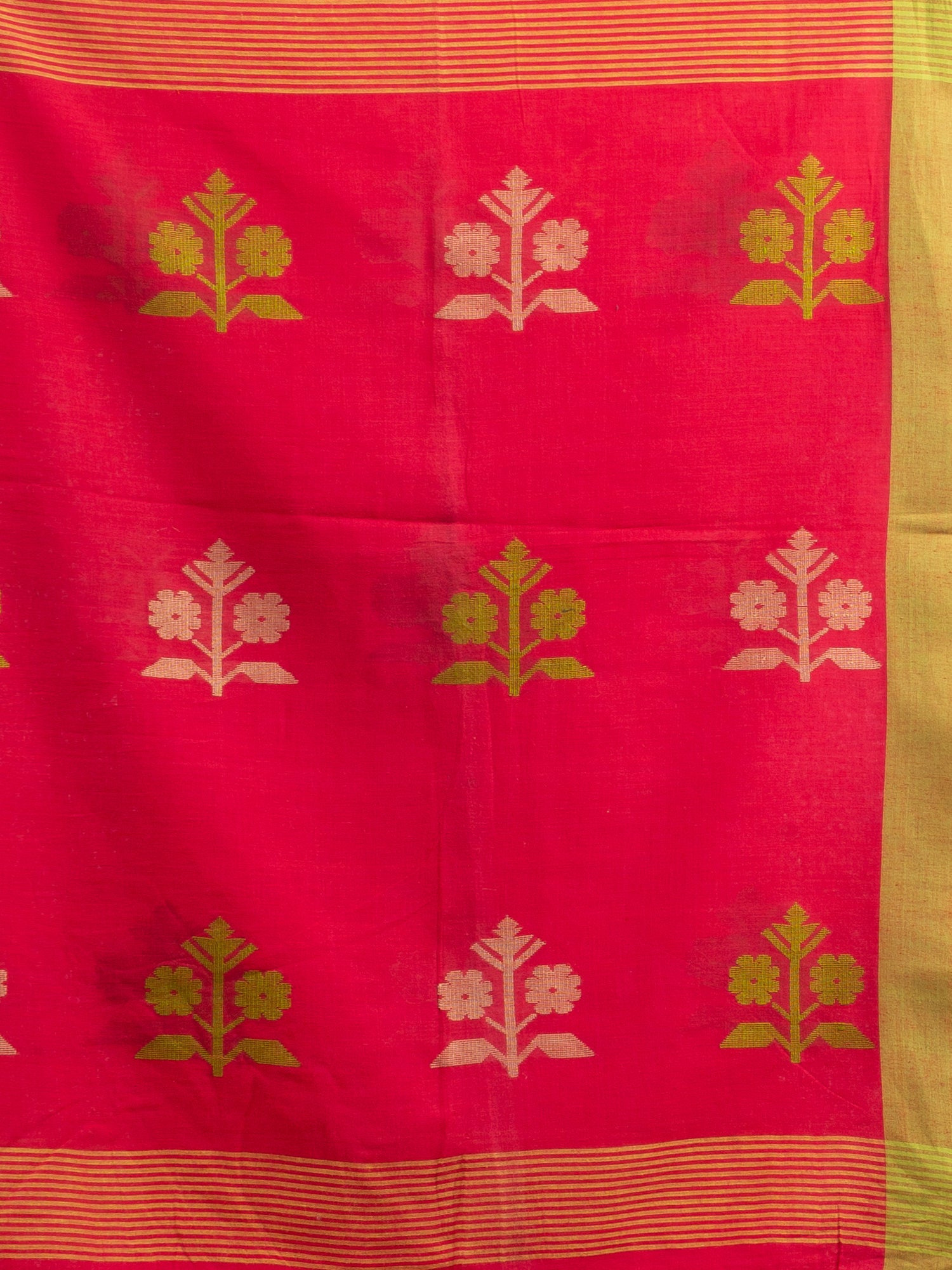 Women's Red Green all body buti with buti in green border handwoven cotton saree - Angoshobha